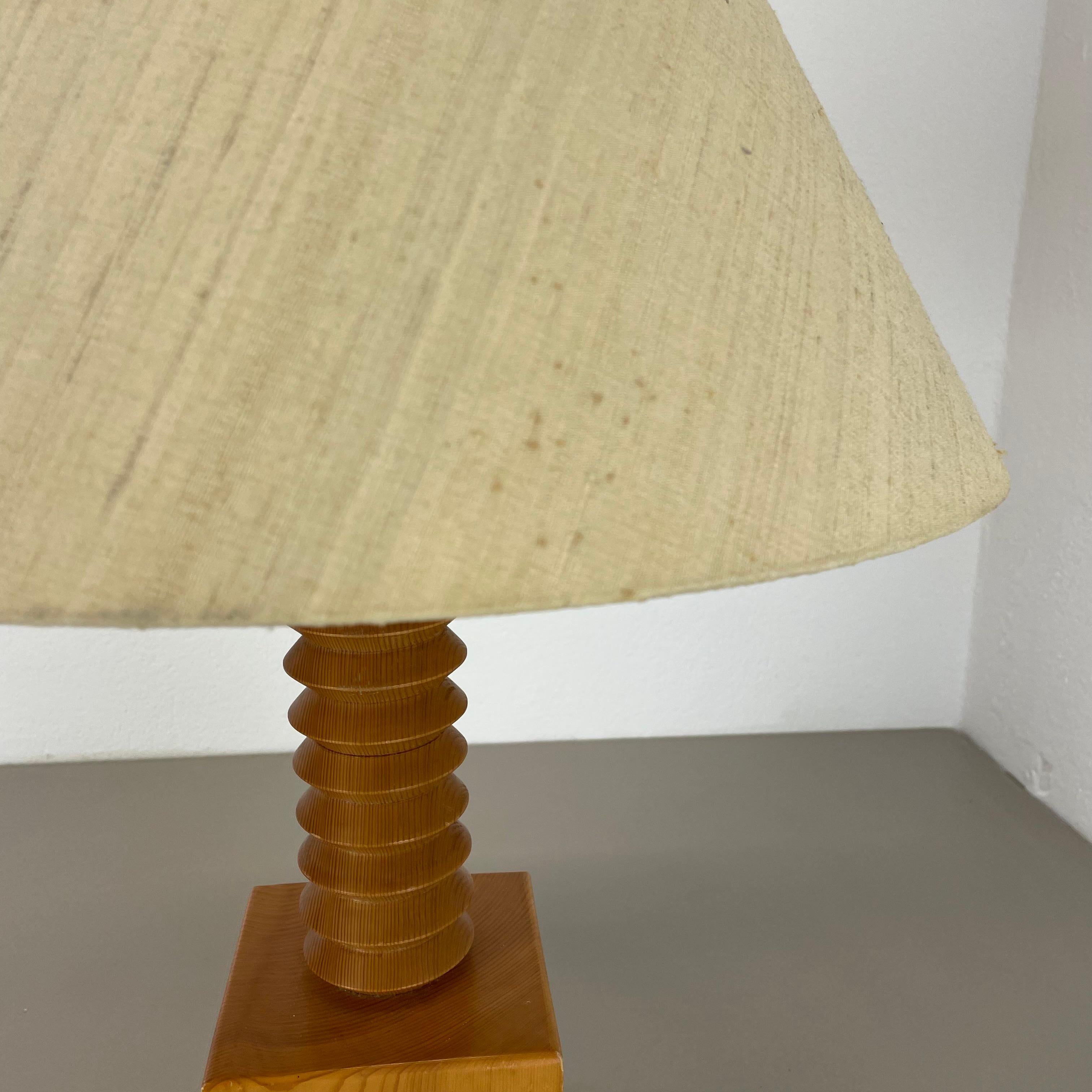 Swedish beautiful Pierre CHAPO Style solid pine wood CUBIC table light, Sweden 1970s For Sale