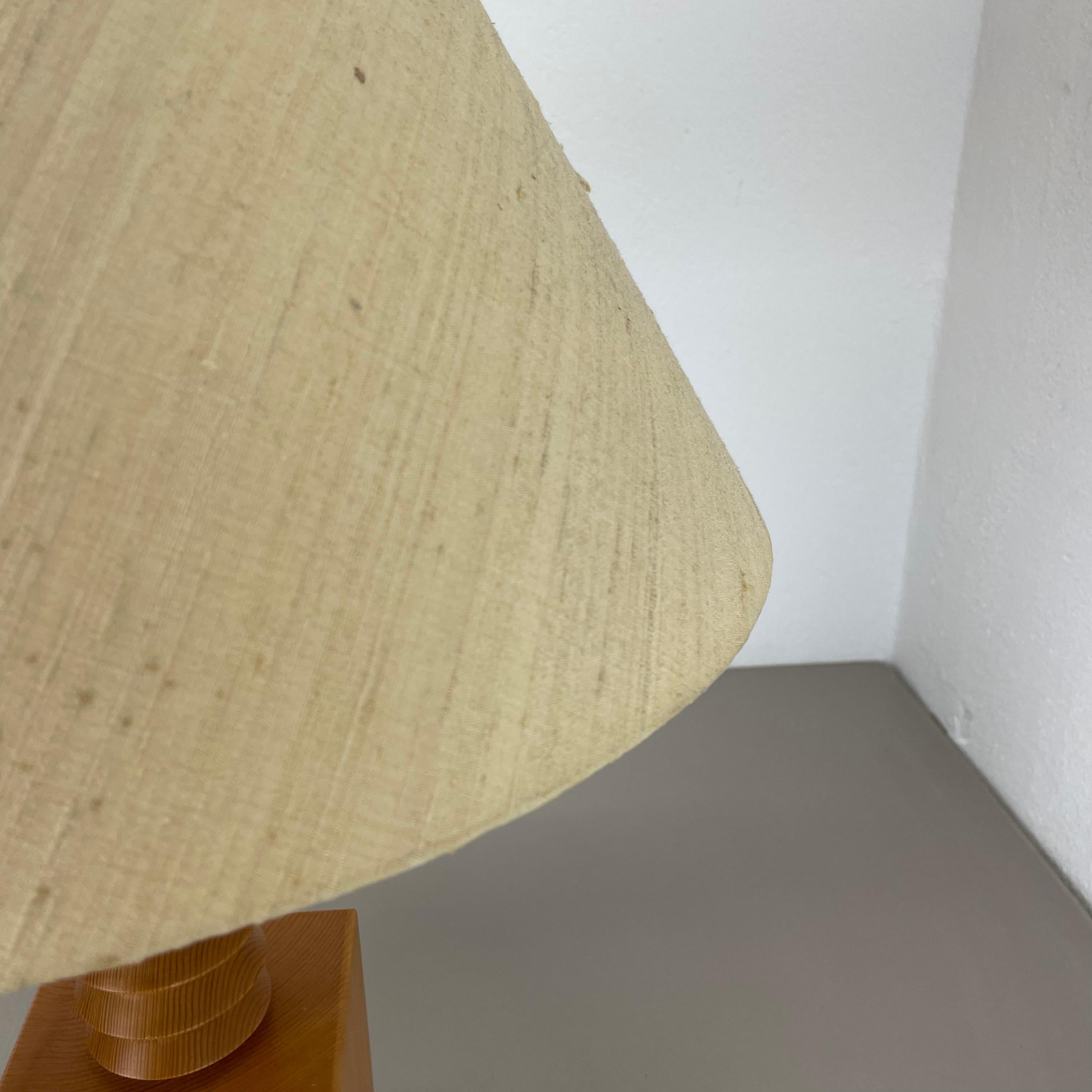 beautiful Pierre CHAPO Style solid pine wood CUBIC table light, Sweden 1970s In Good Condition For Sale In Kirchlengern, DE