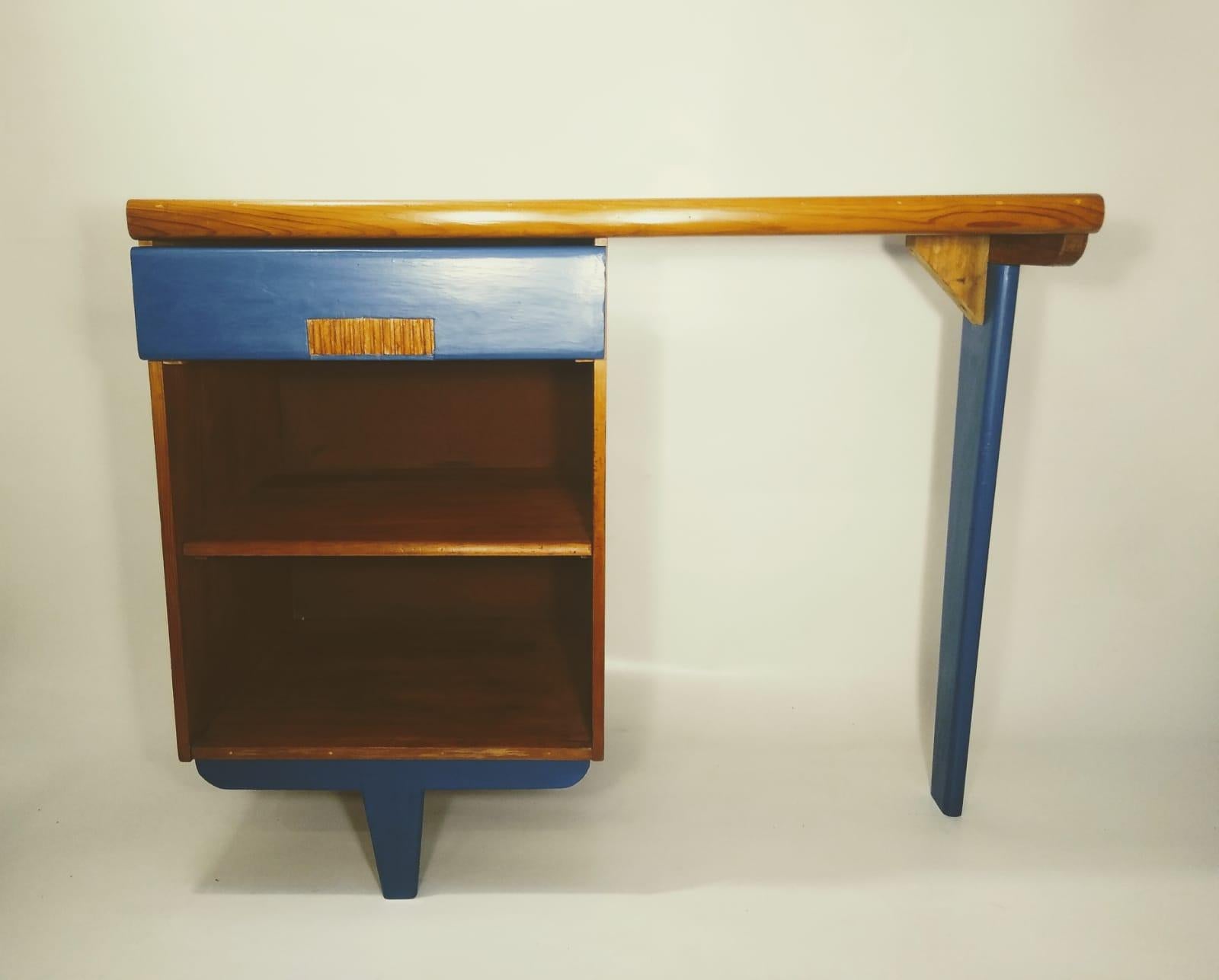 Beautiful pinewood compact writing desk by Michael Van Beuren for 
