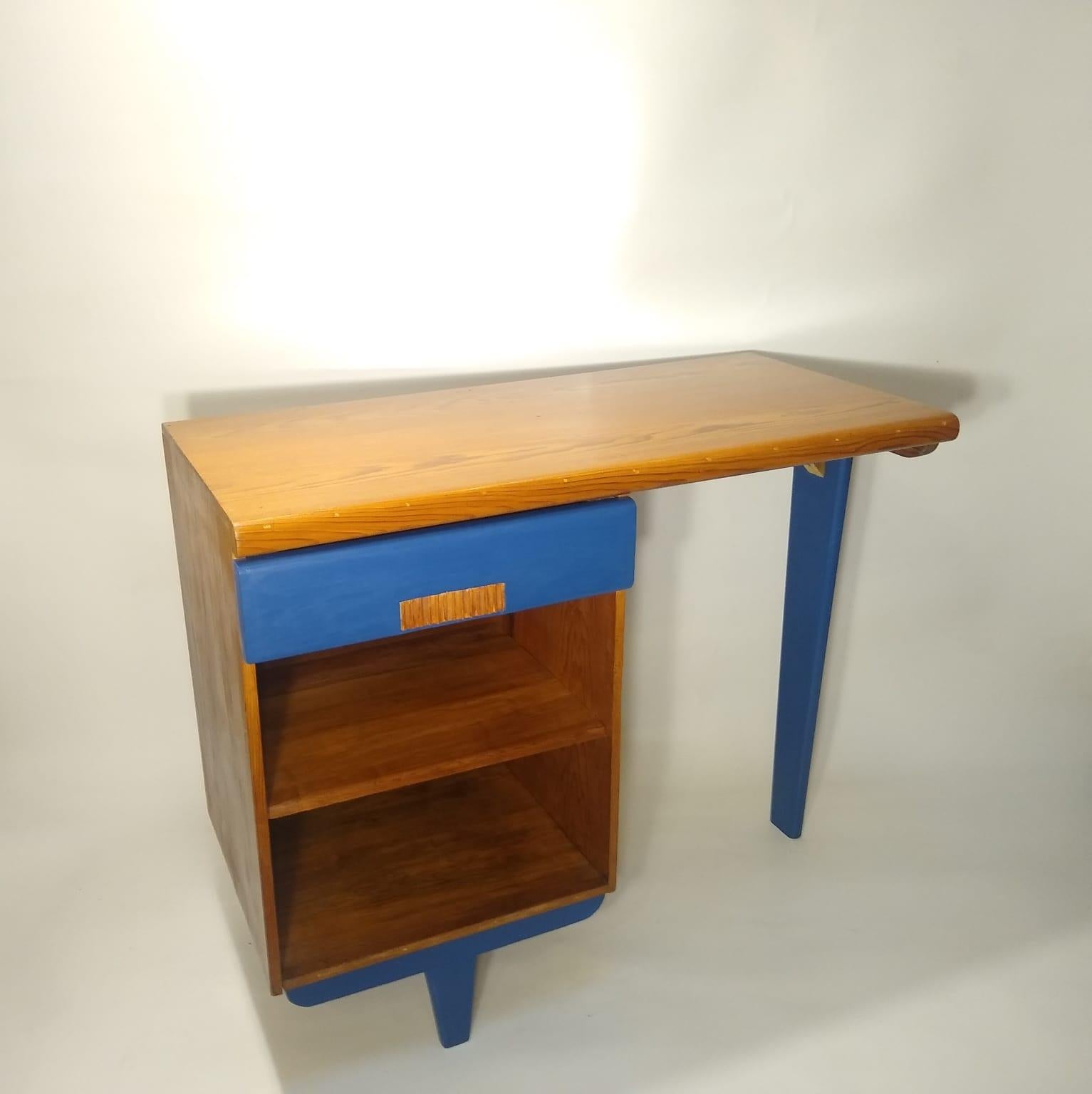 Beautiful pinewood compact writing desk by Michael Van Beuren for 