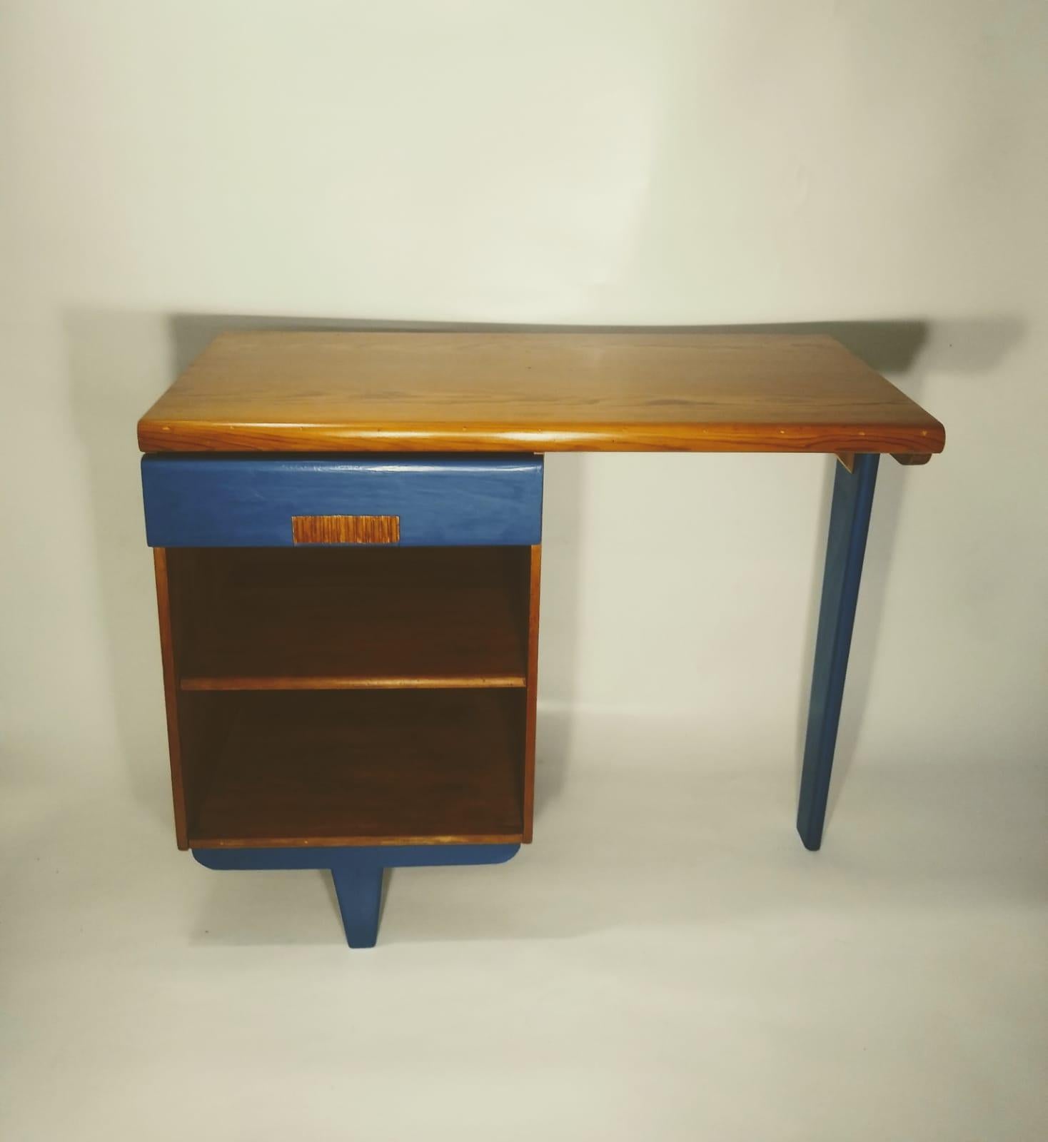 Beautiful pinewood compact writing desk by Michael Van Beuren for 