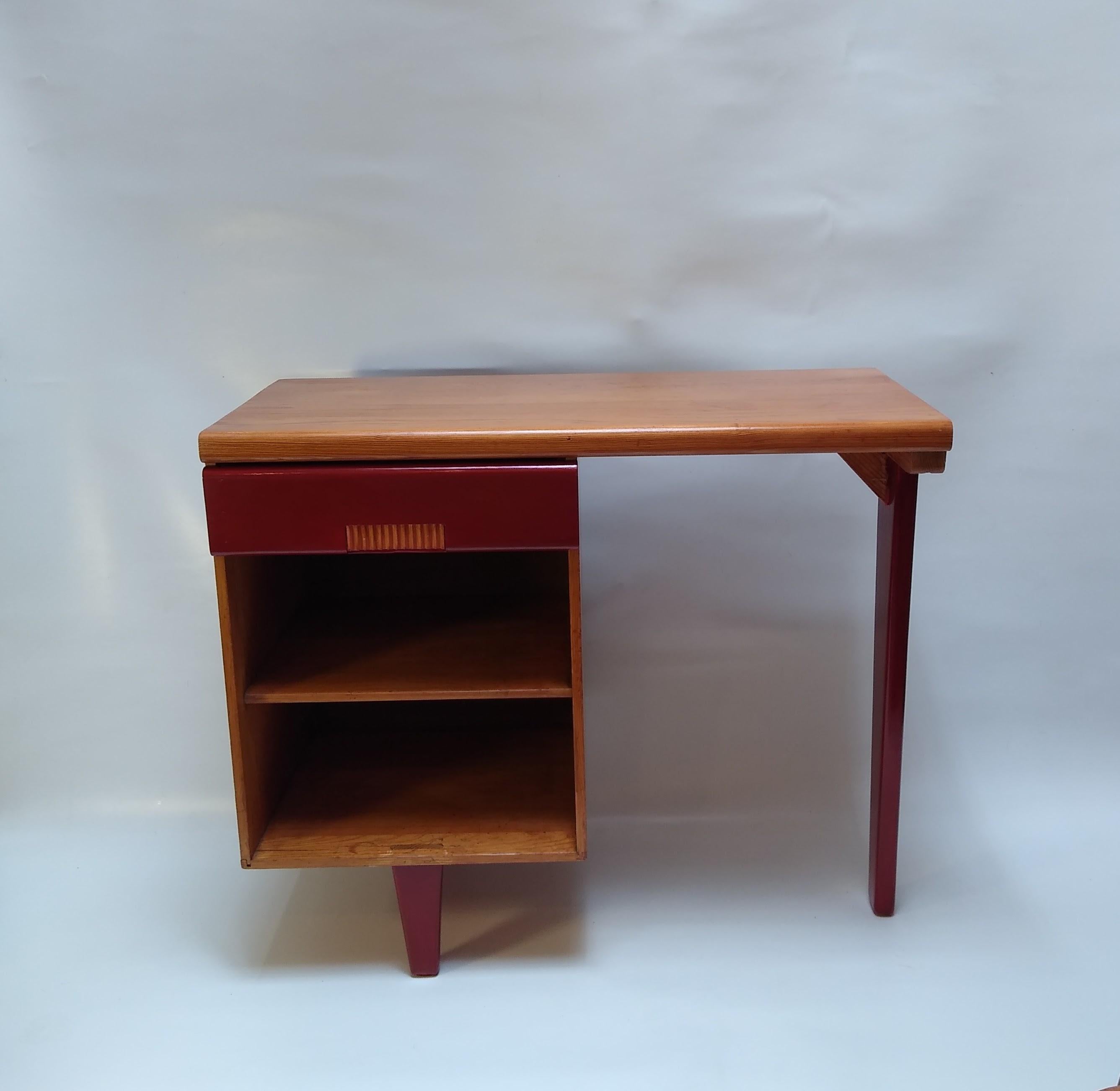 Mid-Century Modern Beautiful pinewood compact writing desk by Michael Van Beuren for 