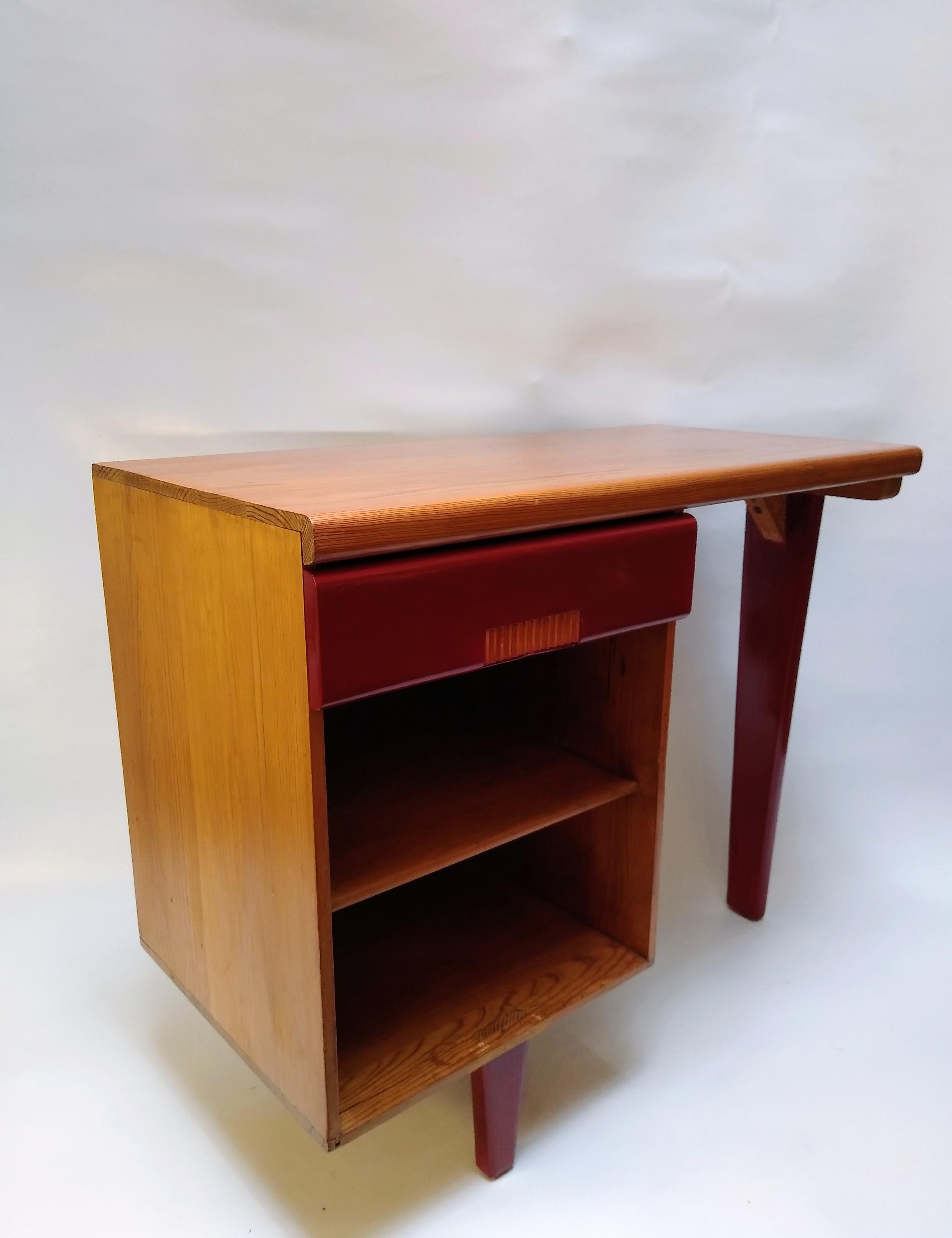 Mexican Beautiful pinewood compact writing desk by Michael Van Beuren for 