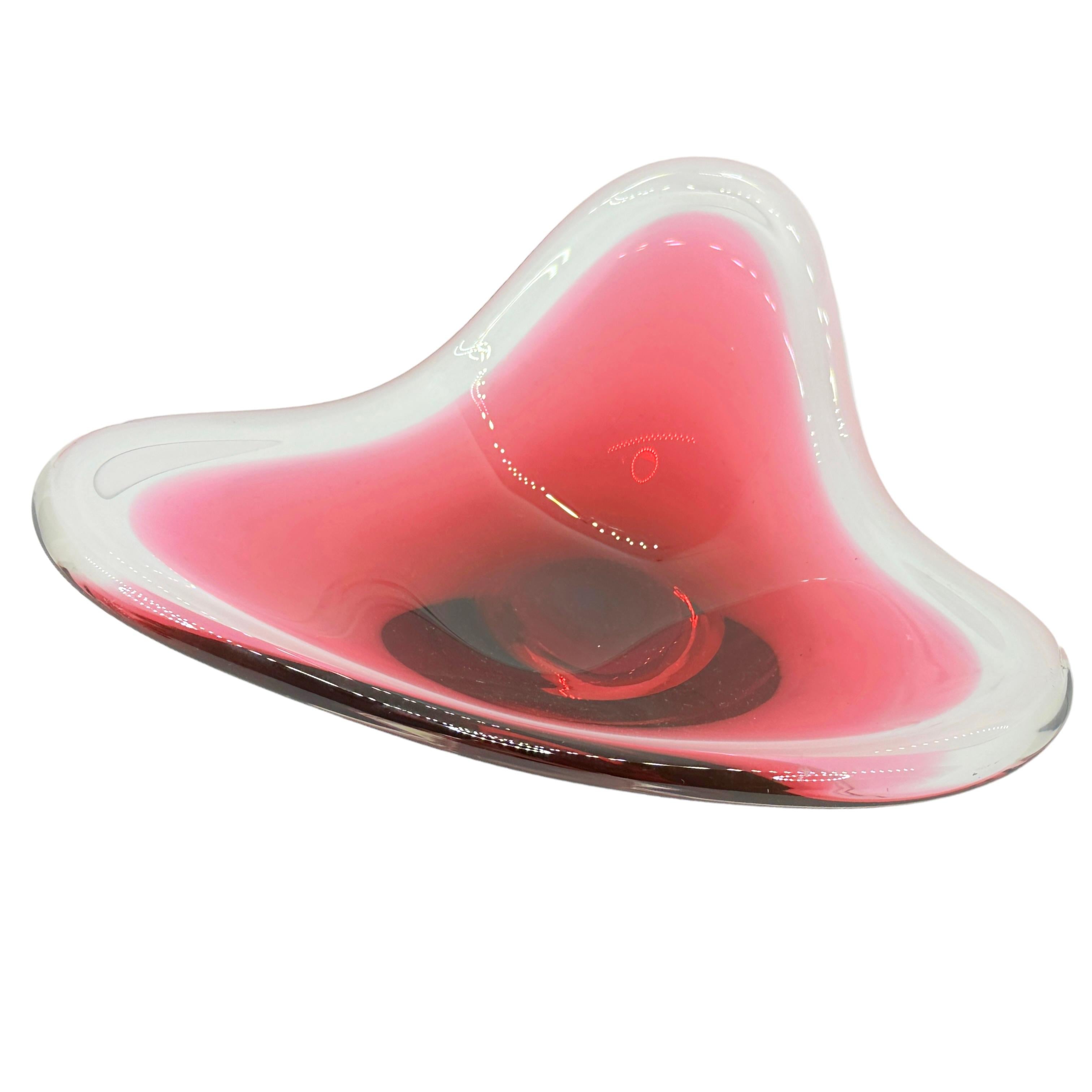Hand-Crafted Beautiful Pink and Clear Murano Glass Bowl Catchall Vintage, Italy, 1980s For Sale