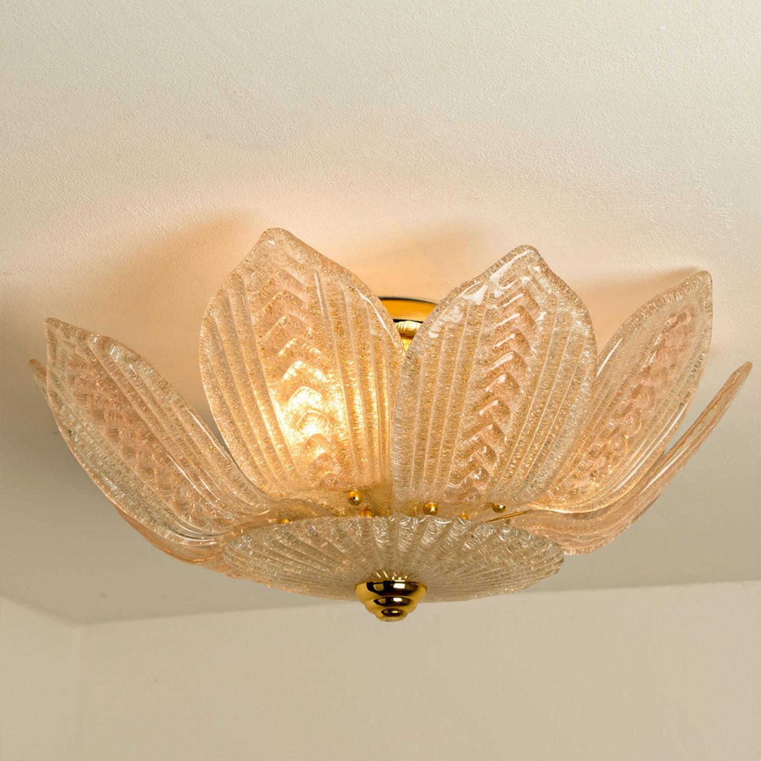 Beautiful Pink Clear Glass and Brass Flower Chandelier, in the style of Barovier Otro en venta