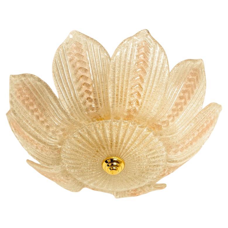 Magnifique lustre à fleurs en verre clair rose et laiton, dans le style de Barovier