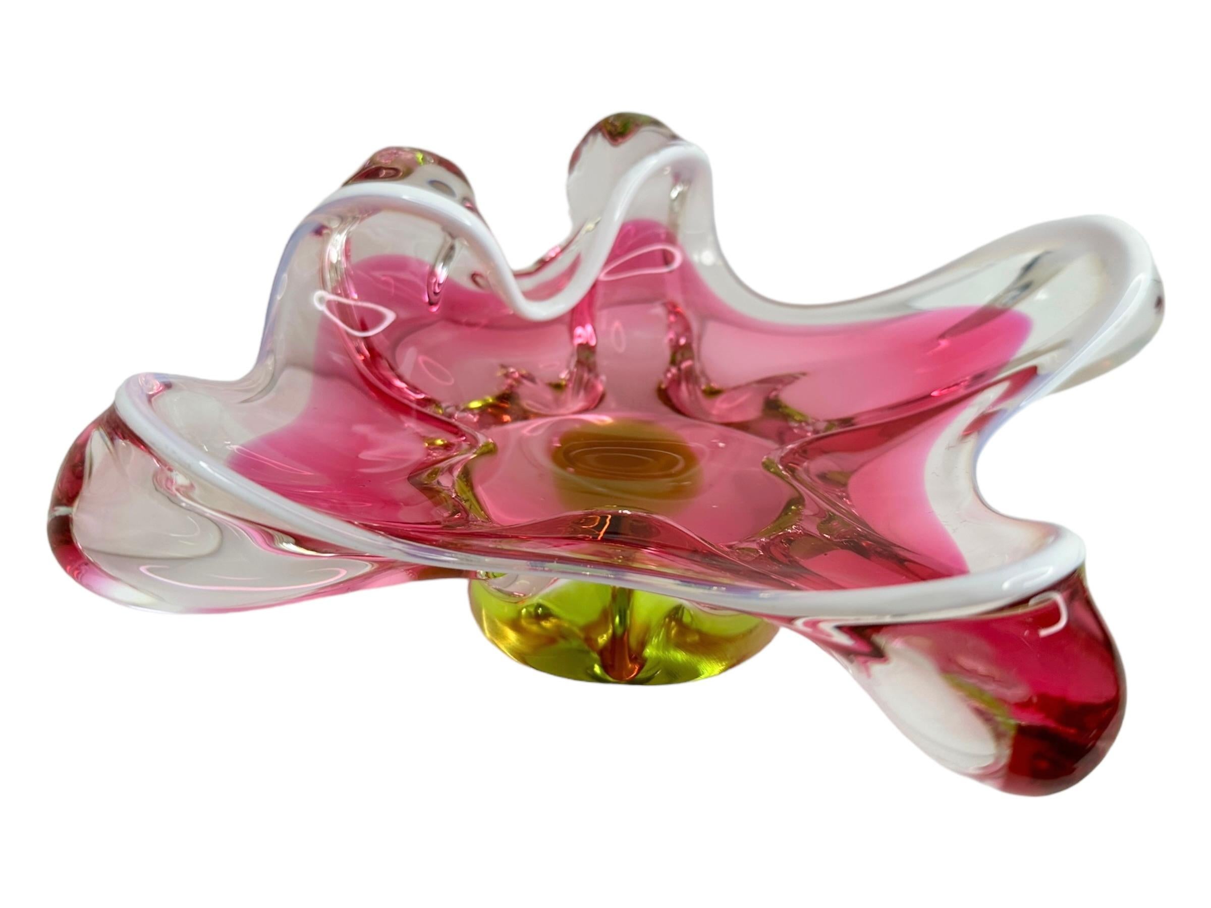 Gorgeous hand blown Murano art glass piece with Sommerso and bullicante techniques. A beautiful organic shaped bowl, catchall or centre piece, Venice, Murano, Italy, 1980s. Colors are pink, Clear, white and lime green. A nice addition to any room.