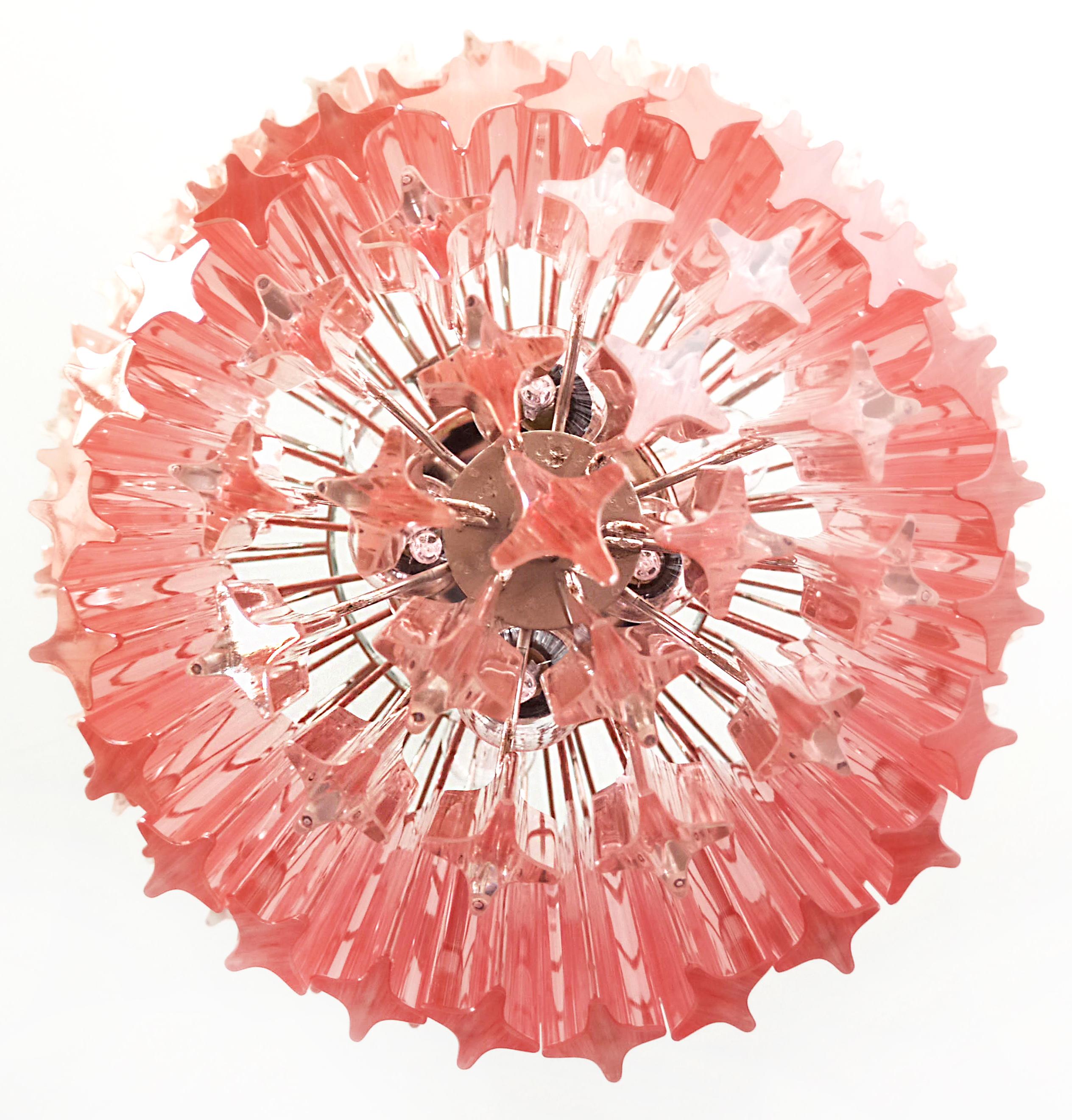 Beautiful Pink Murano glass chandelier - 112 pink quadriedri For Sale 4