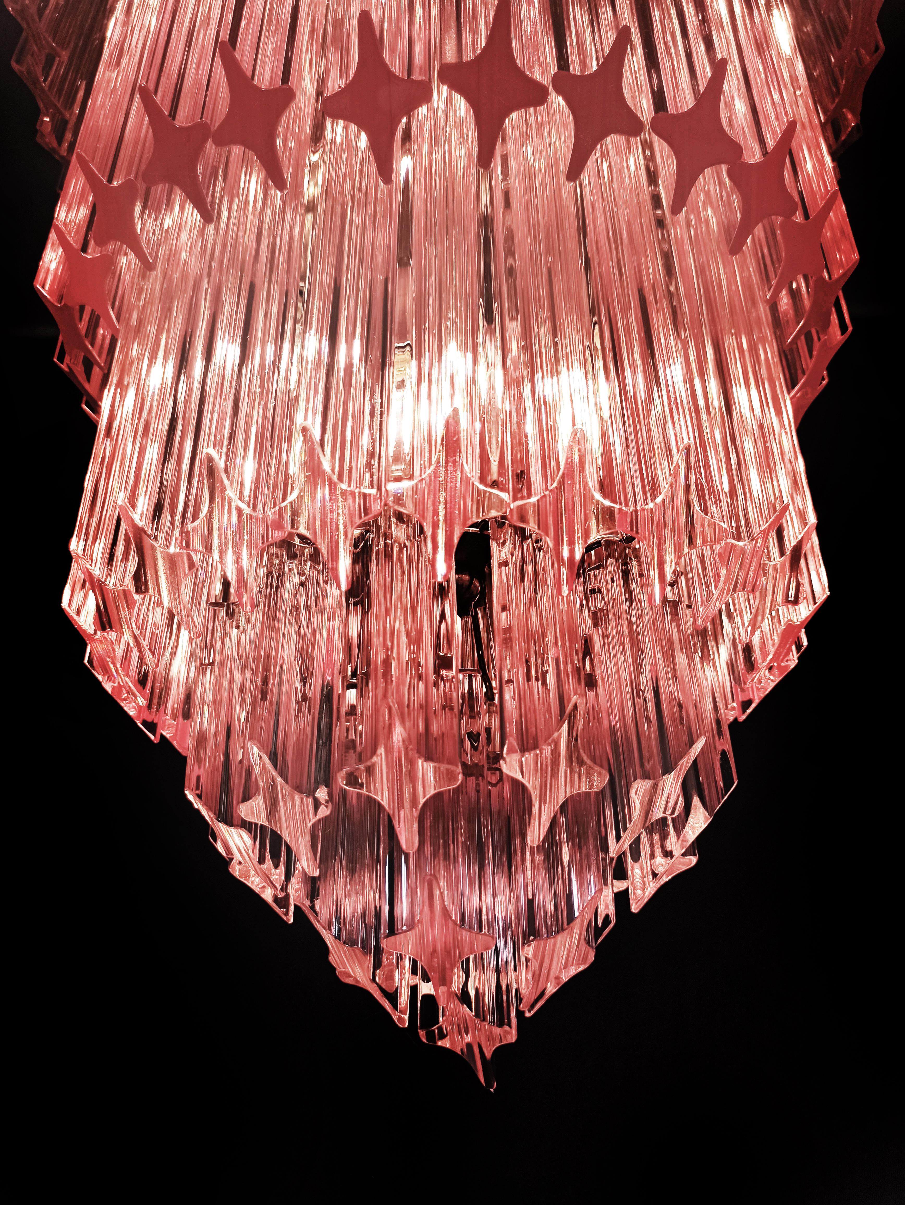 Late 20th Century Beautiful Pink Murano glass chandelier - 112 pink quadriedri in vendita