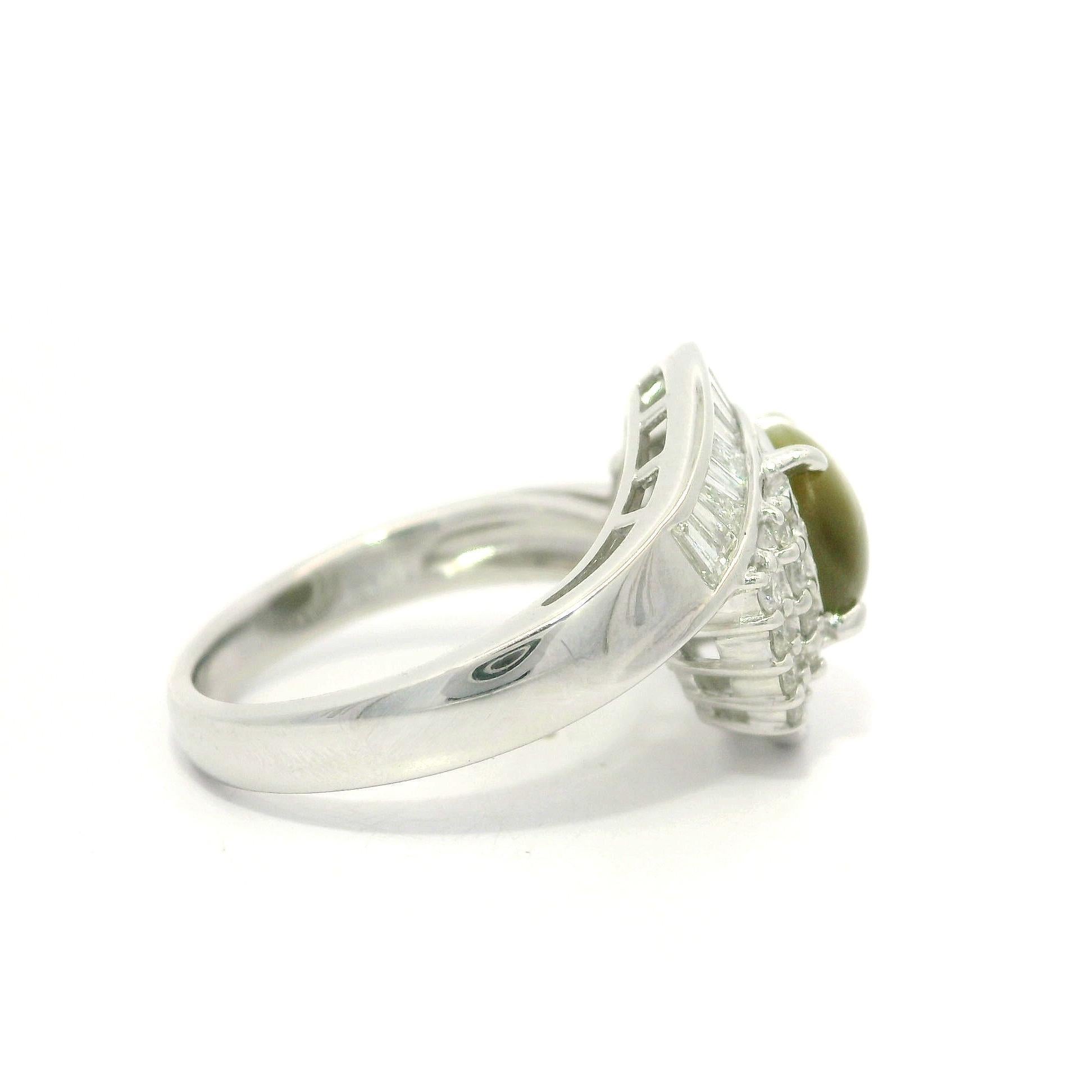 Bellissimo anello in platino con occhio di gatto cabochon rotondo da 2,78ctw e diamante in vendita 5