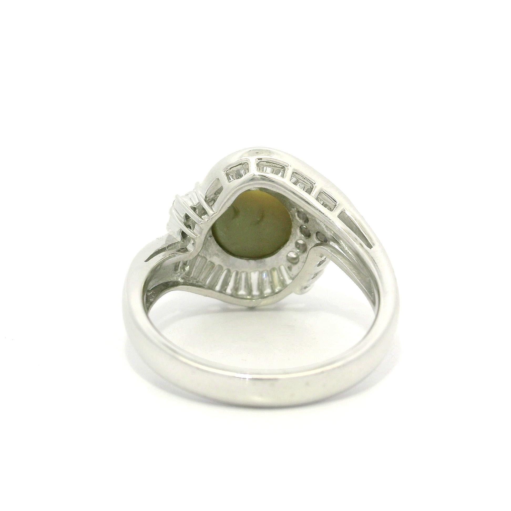 Bellissimo anello in platino con occhio di gatto cabochon rotondo da 2,78ctw e diamante in vendita 6