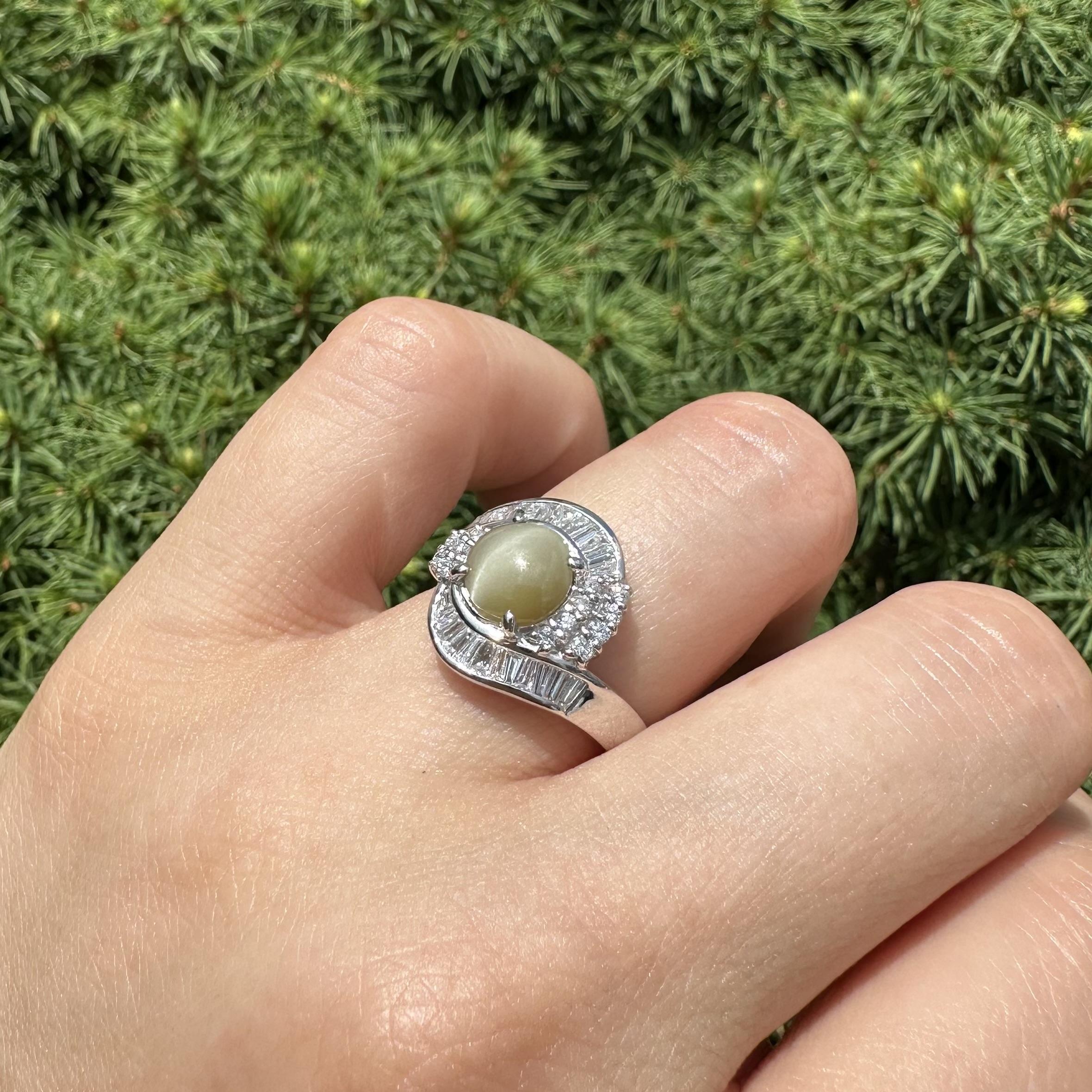 Bellissimo anello in platino con occhio di gatto cabochon rotondo da 2,78ctw e diamante in vendita 9