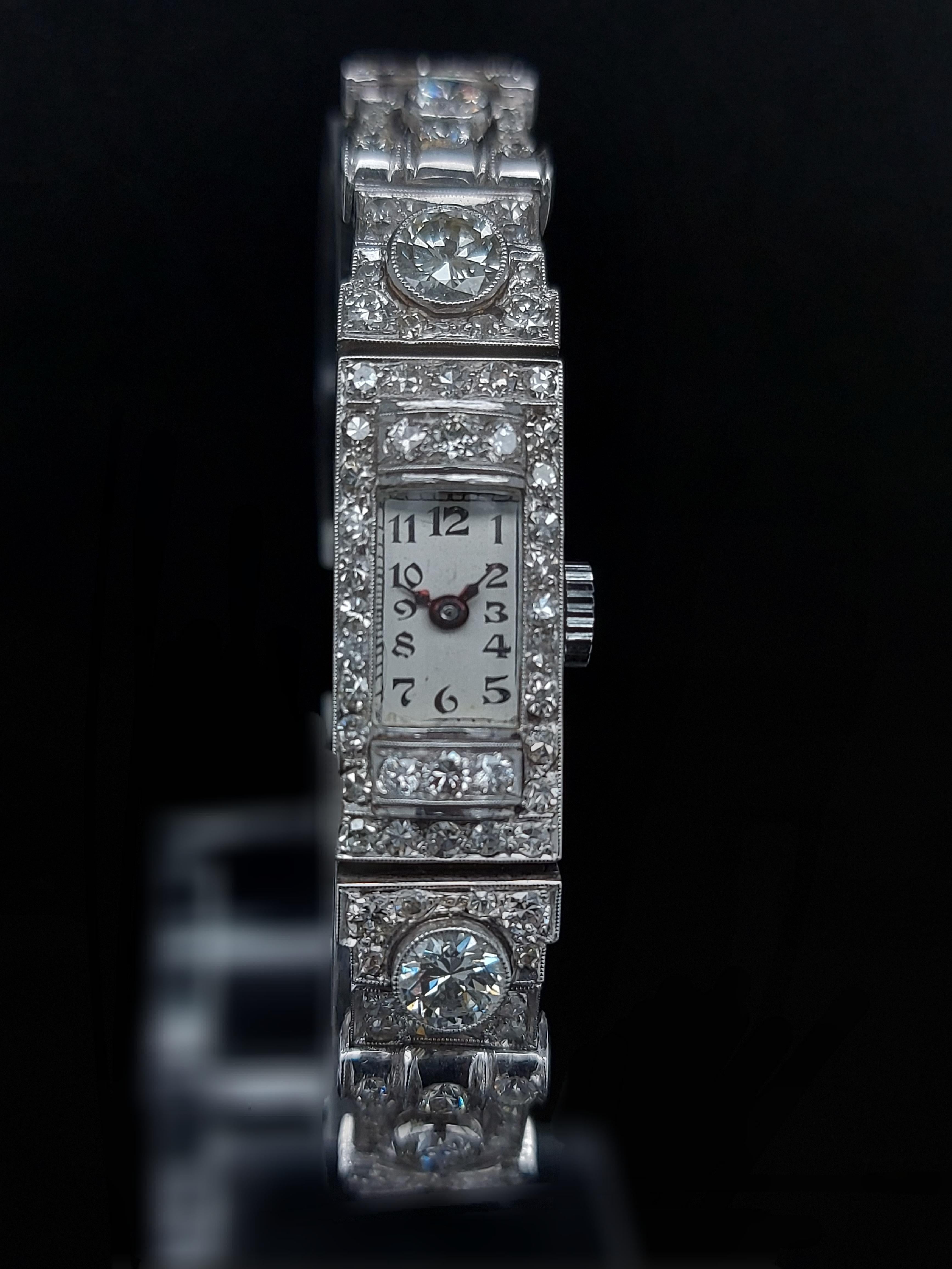 Magnifique bracelet montre Art déco en platine, diamants et diamants en vente 7
