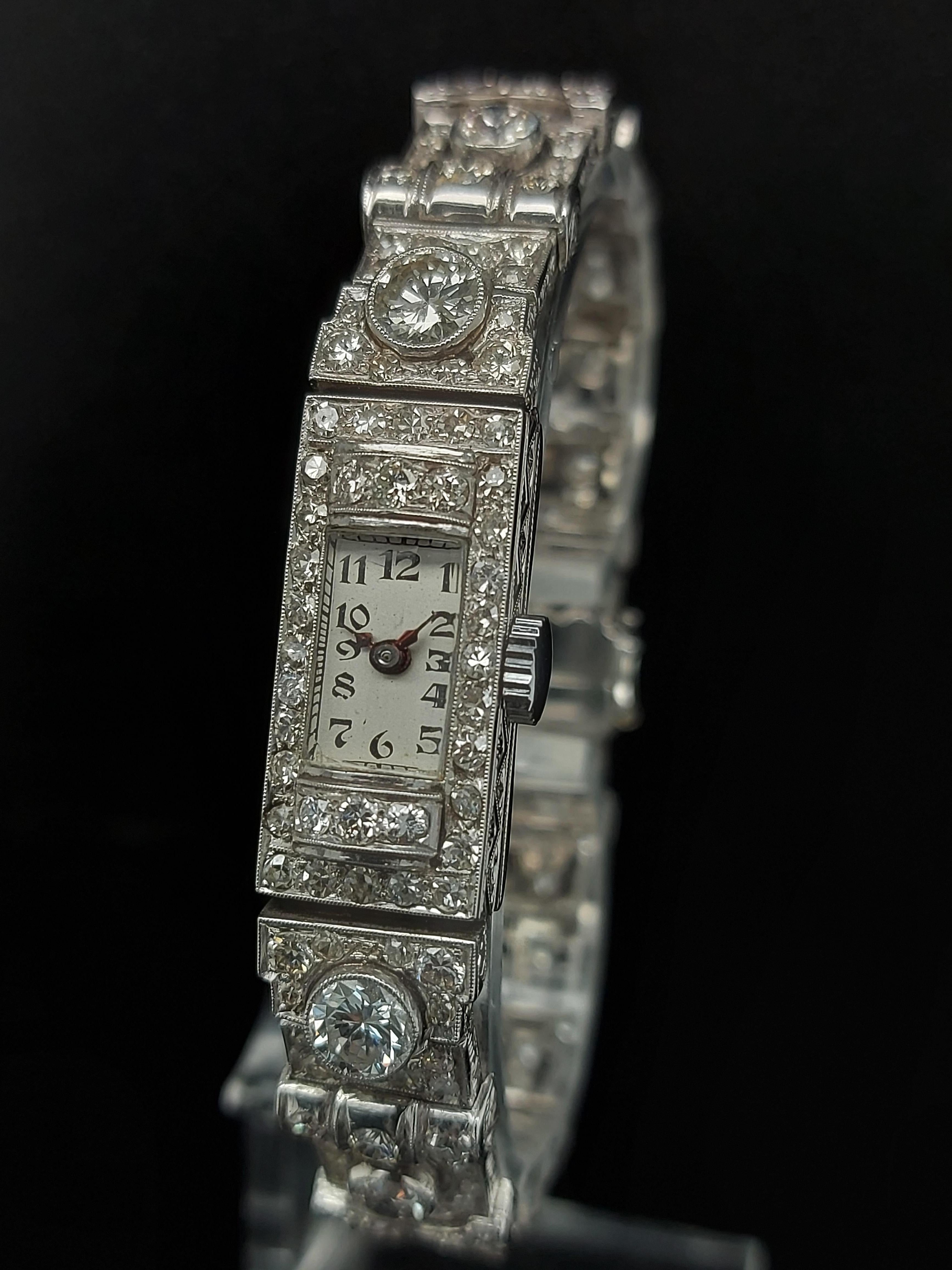 Magnifique bracelet montre Art déco en platine, diamants et diamants en vente 12