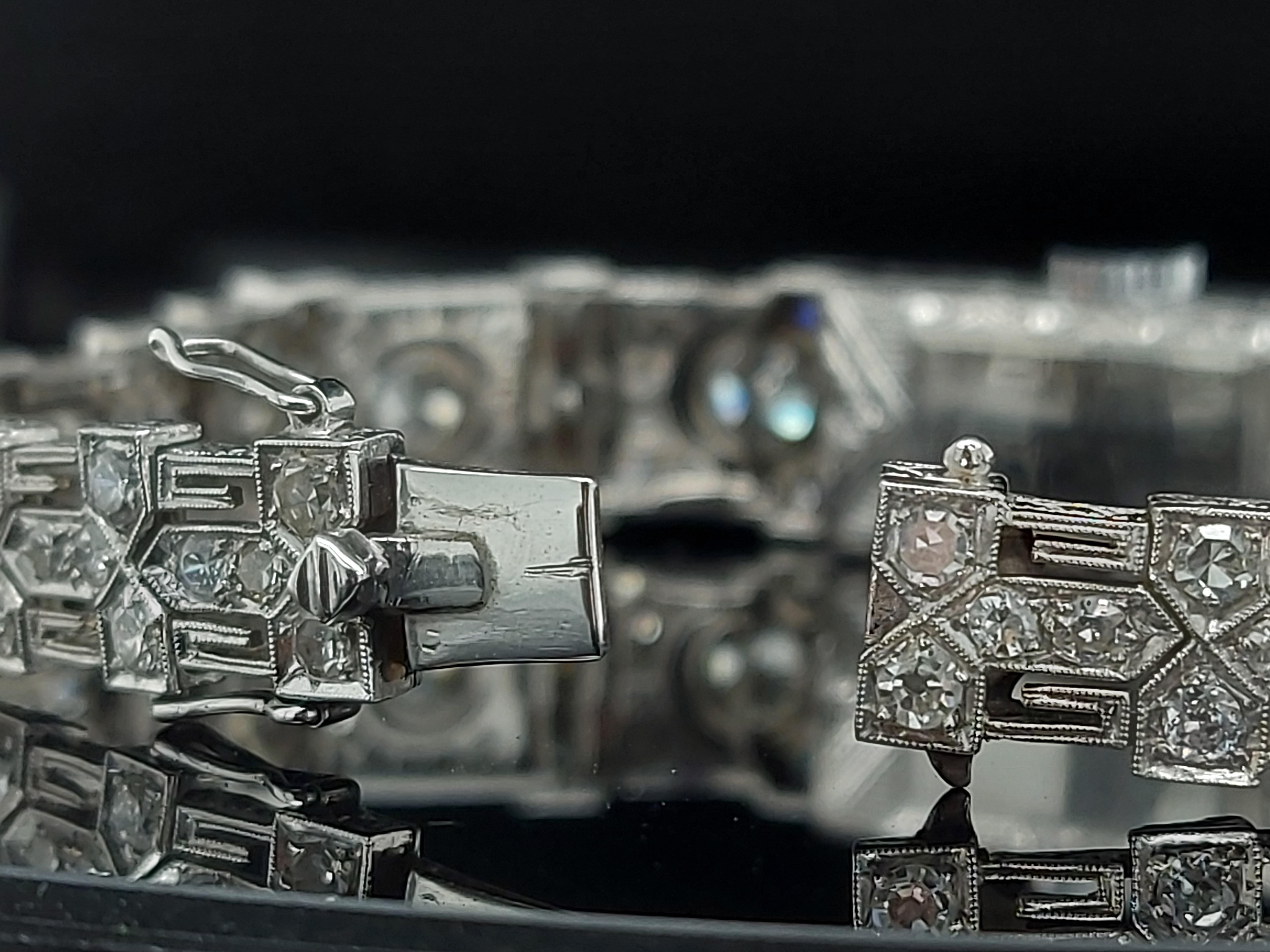 Magnifique bracelet montre Art déco en platine, diamants et diamants en vente 13