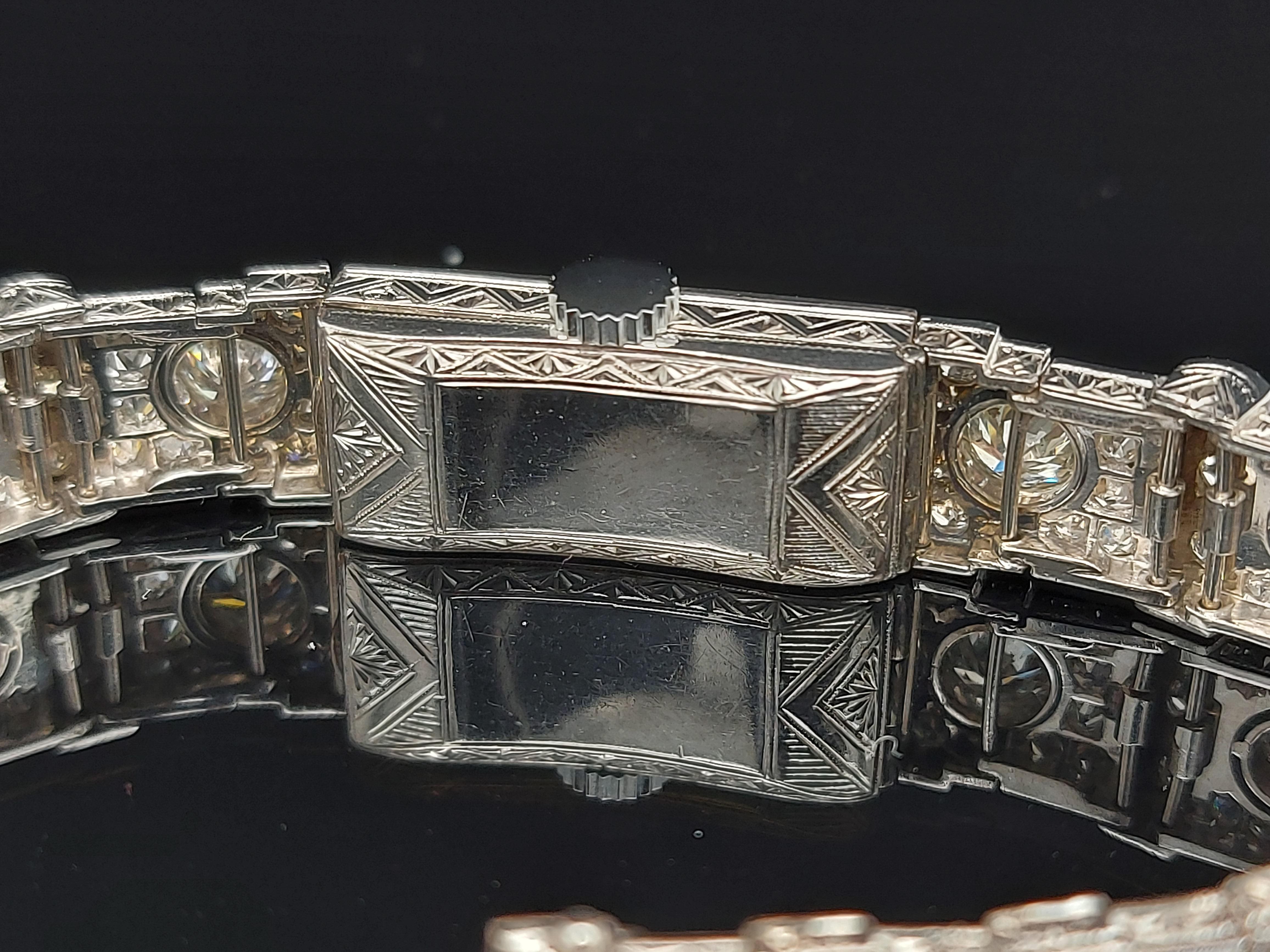 Magnifique bracelet montre Art déco en platine, diamants et diamants en vente 14