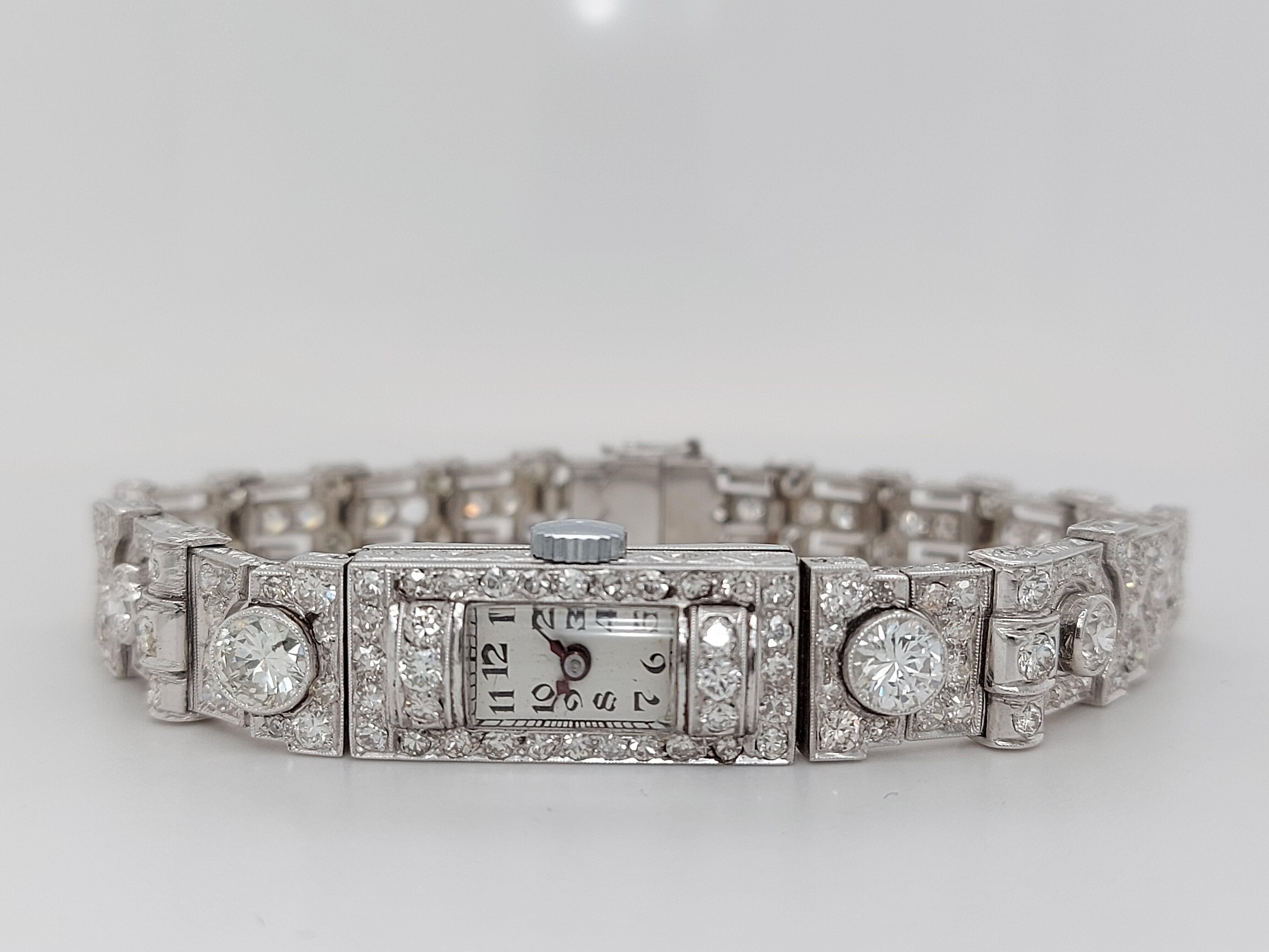 Taille ronde Magnifique bracelet montre Art déco en platine, diamants et diamants en vente