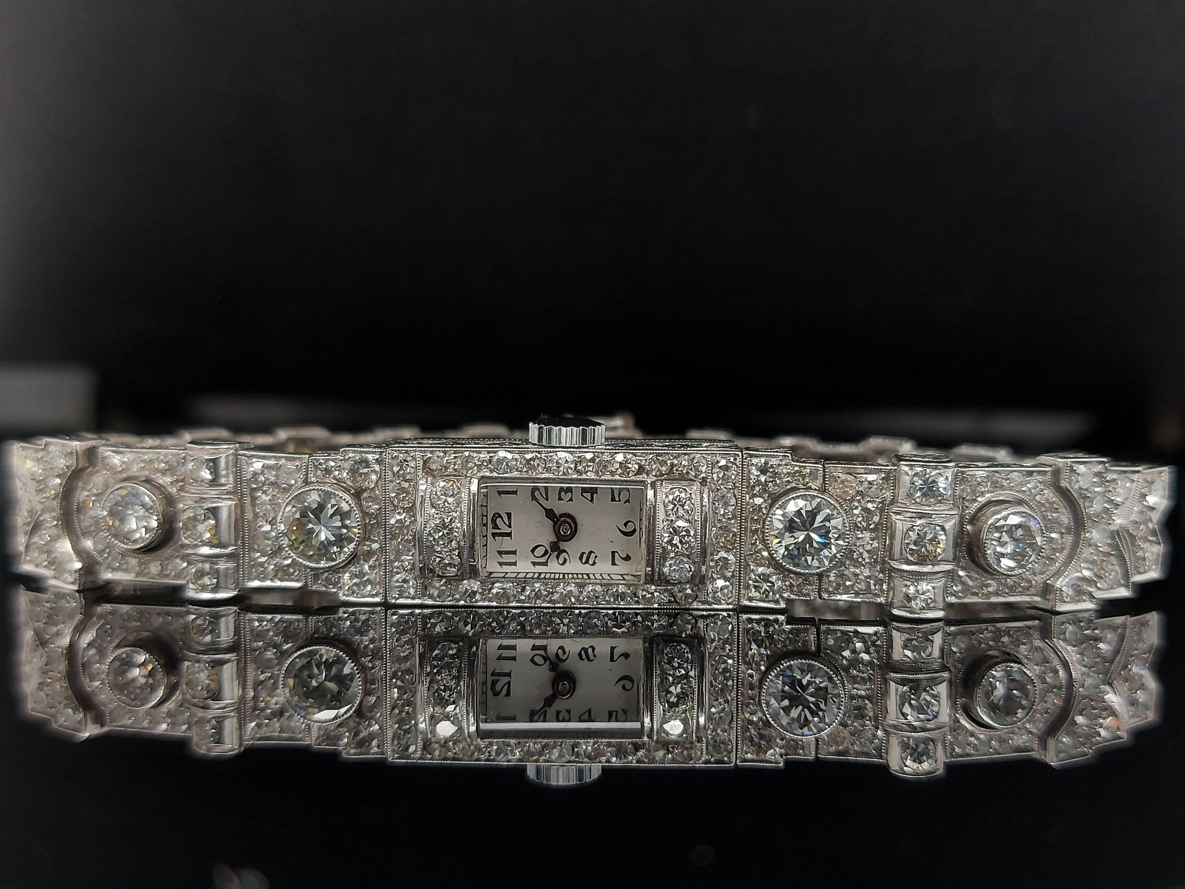 Magnifique bracelet montre Art déco en platine, diamants et diamants en vente 3