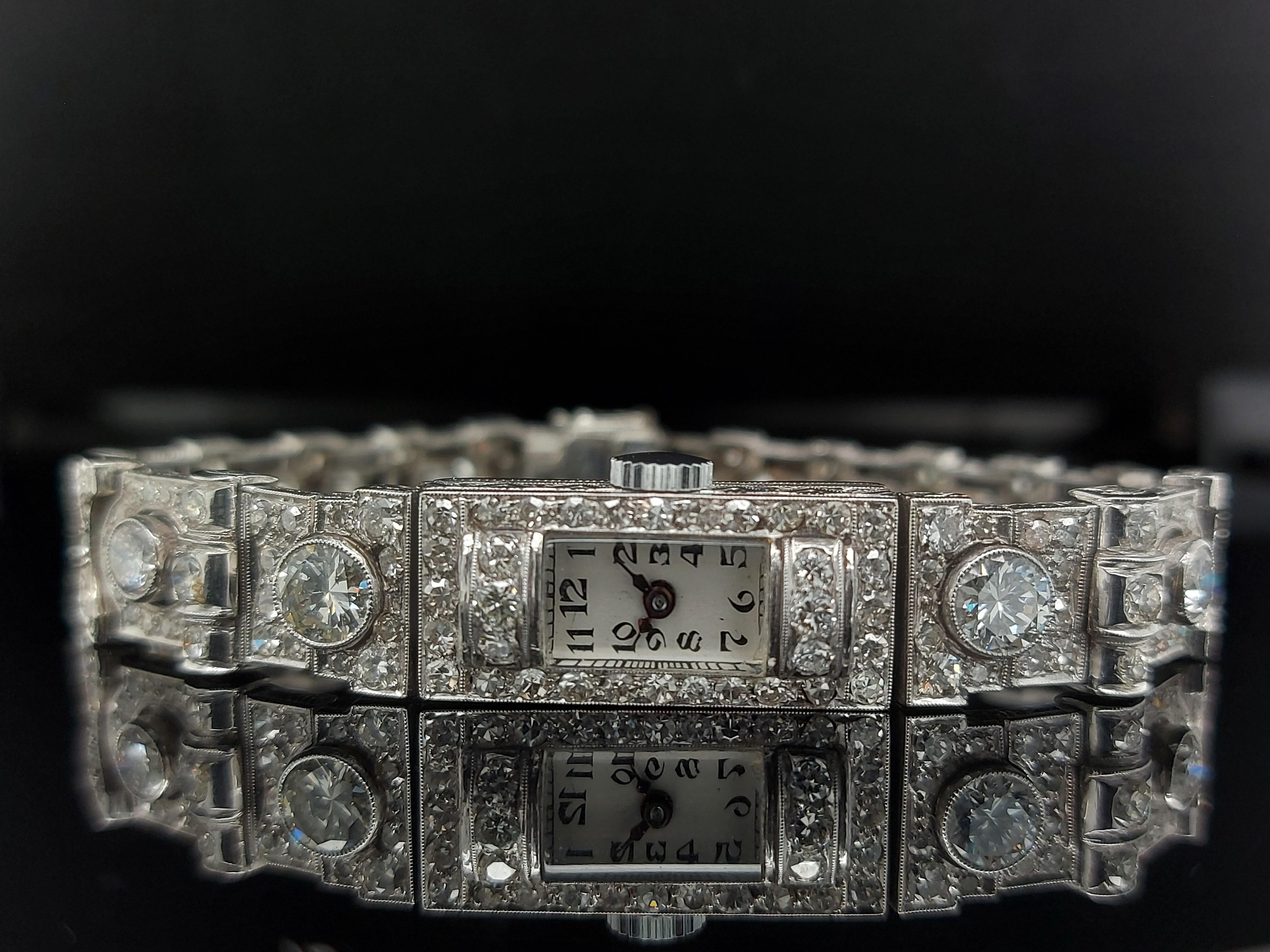 Magnifique bracelet montre Art déco en platine, diamants et diamants en vente 4