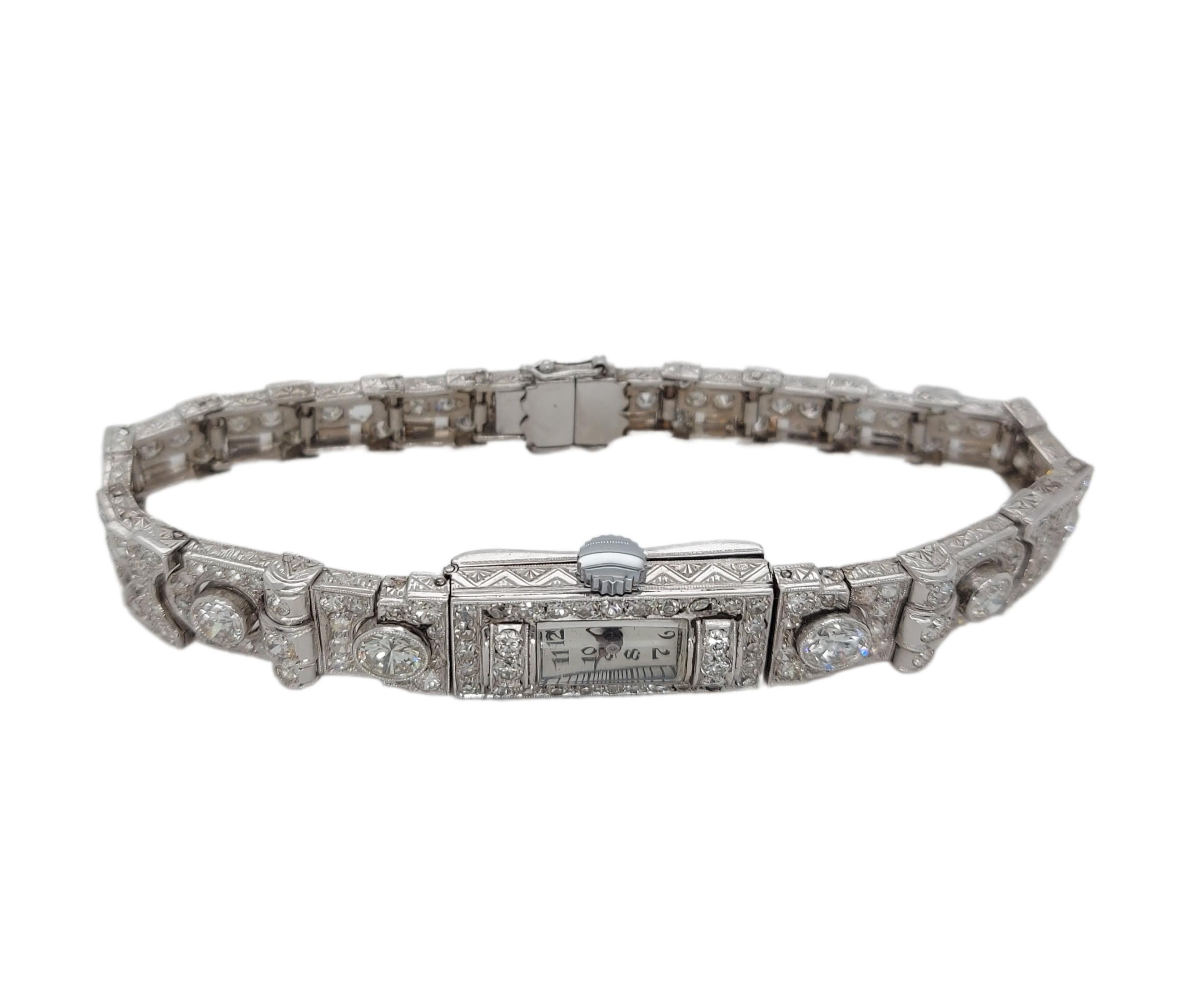 Beautiful Platinum Diamond Bracelet Dress Watch with Big Diamonds In Excellent Condition For Sale In Antwerp, BE