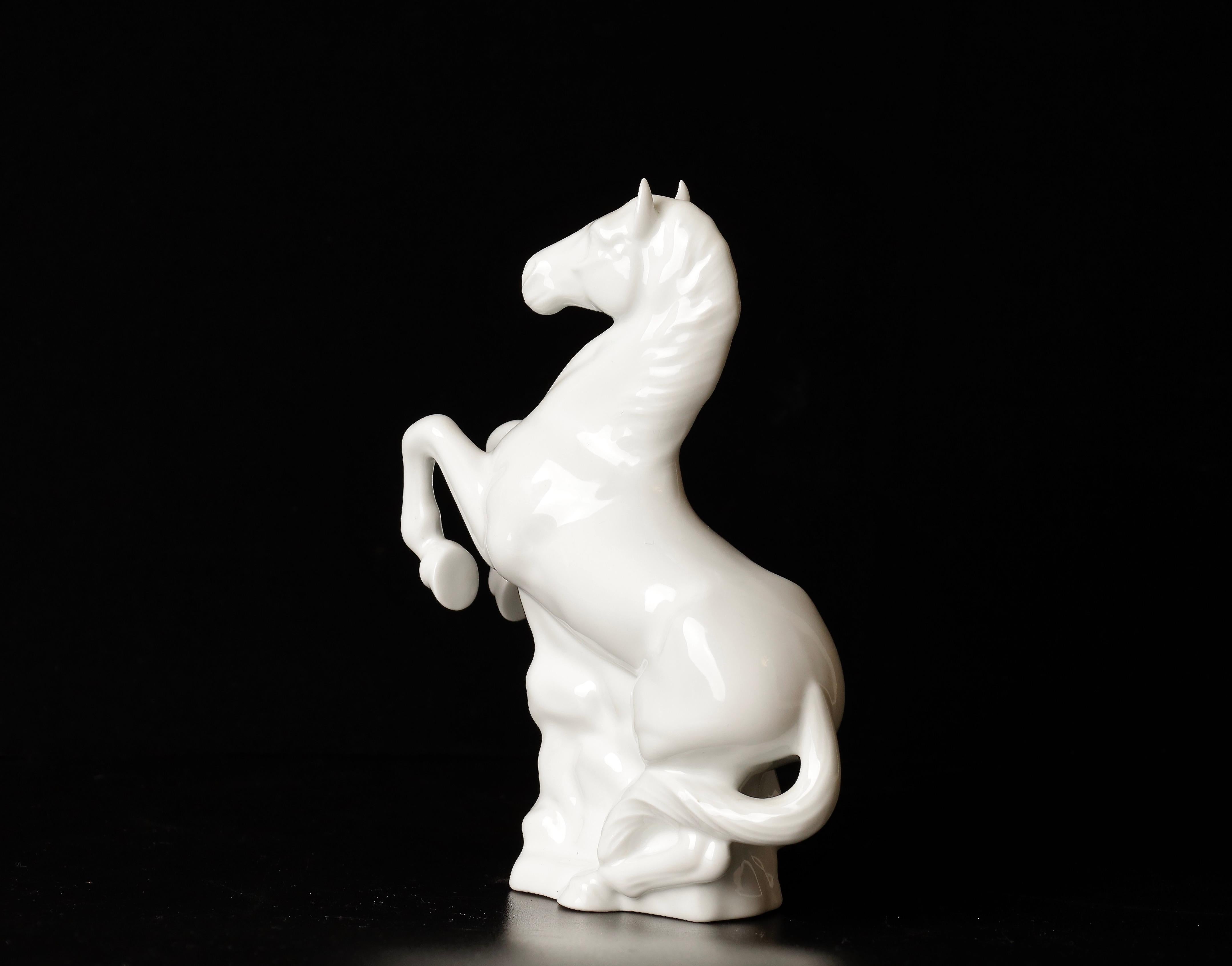 Beautiful Porcelain Horse Okimono Object by Shozan For Sale 6