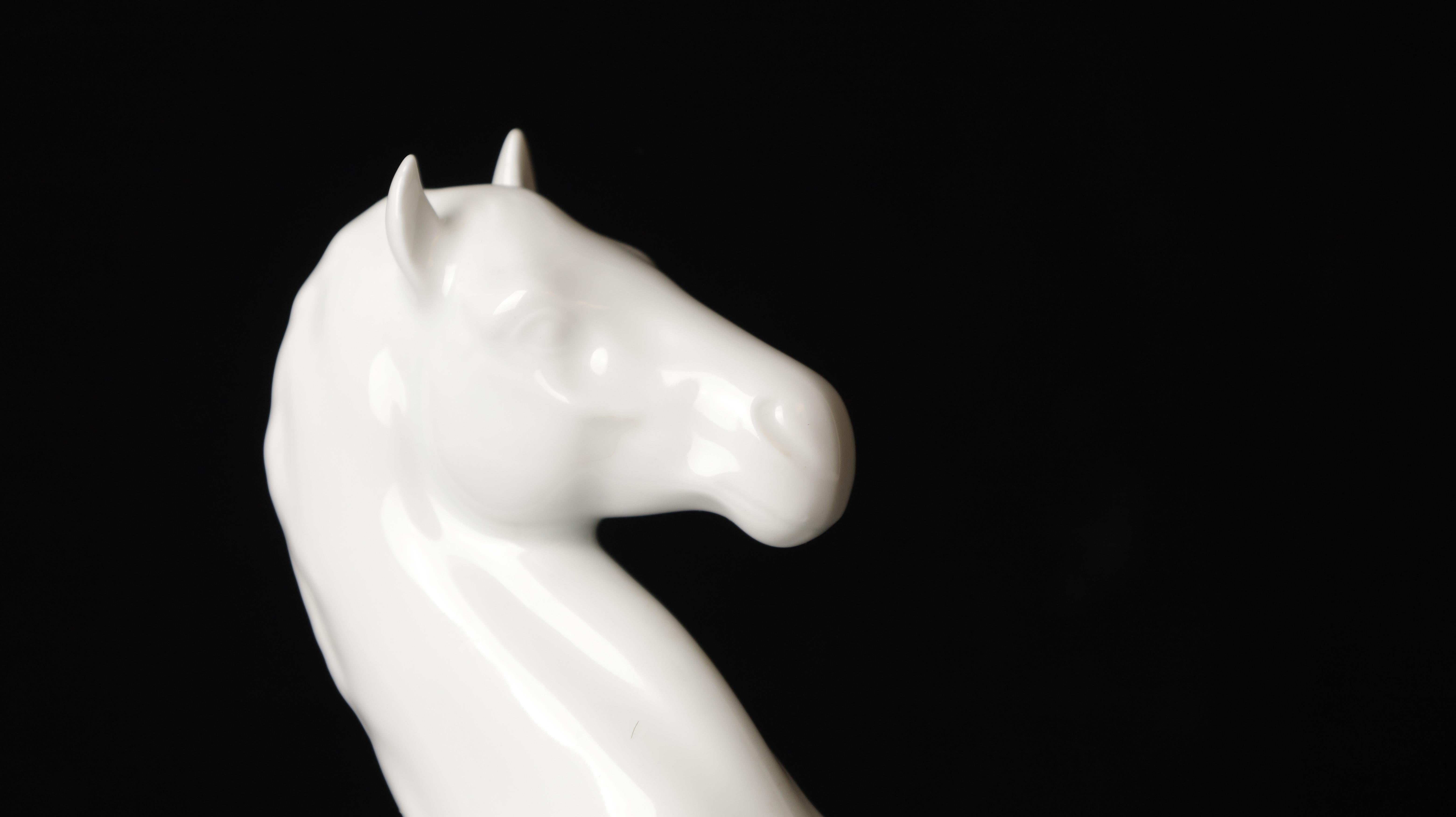 Beautiful Porcelain Horse Okimono Object by Shozan For Sale 12