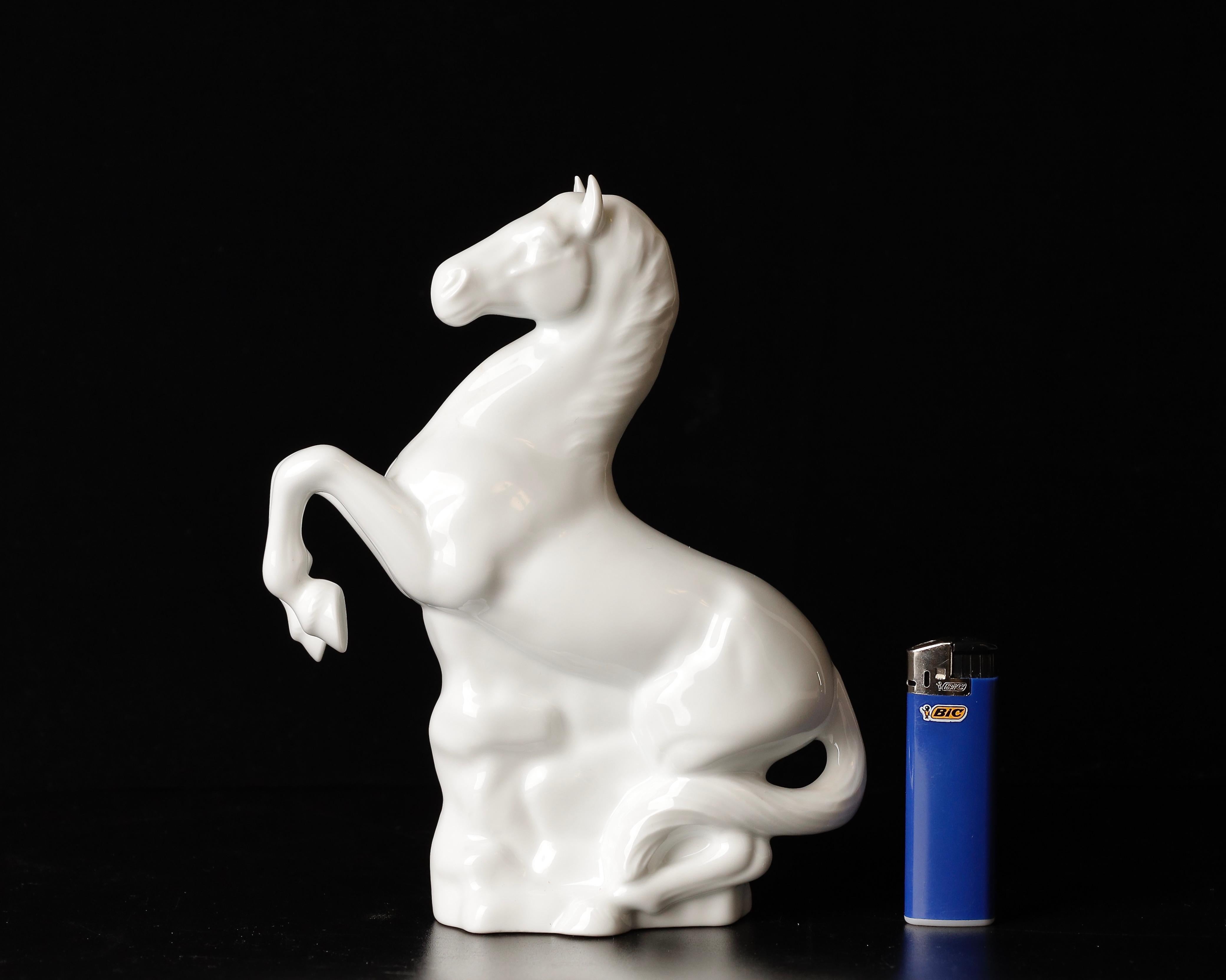 cheval en porcelaine