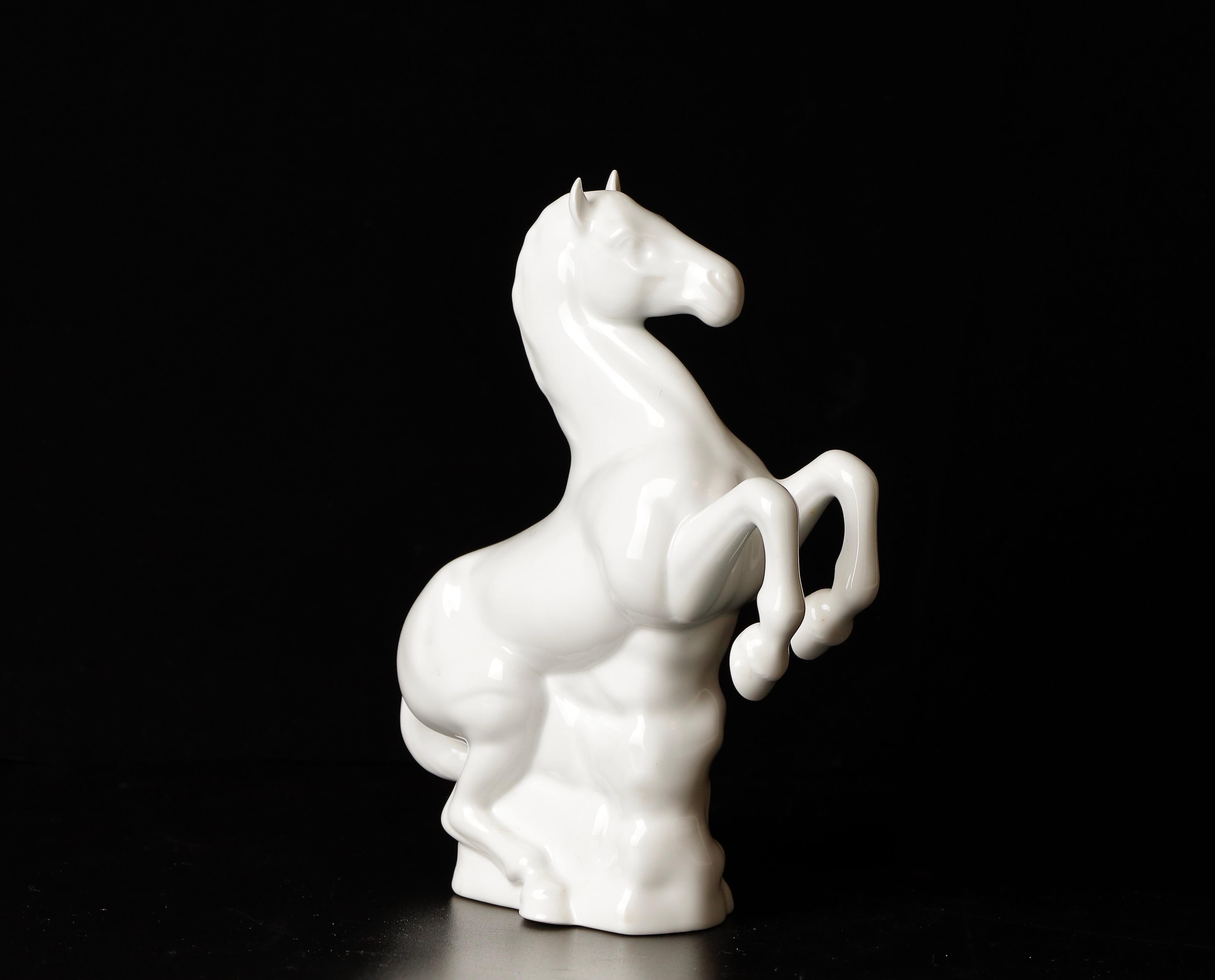 Beautiful Porcelain Horse Okimono Object by Shozan For Sale 2
