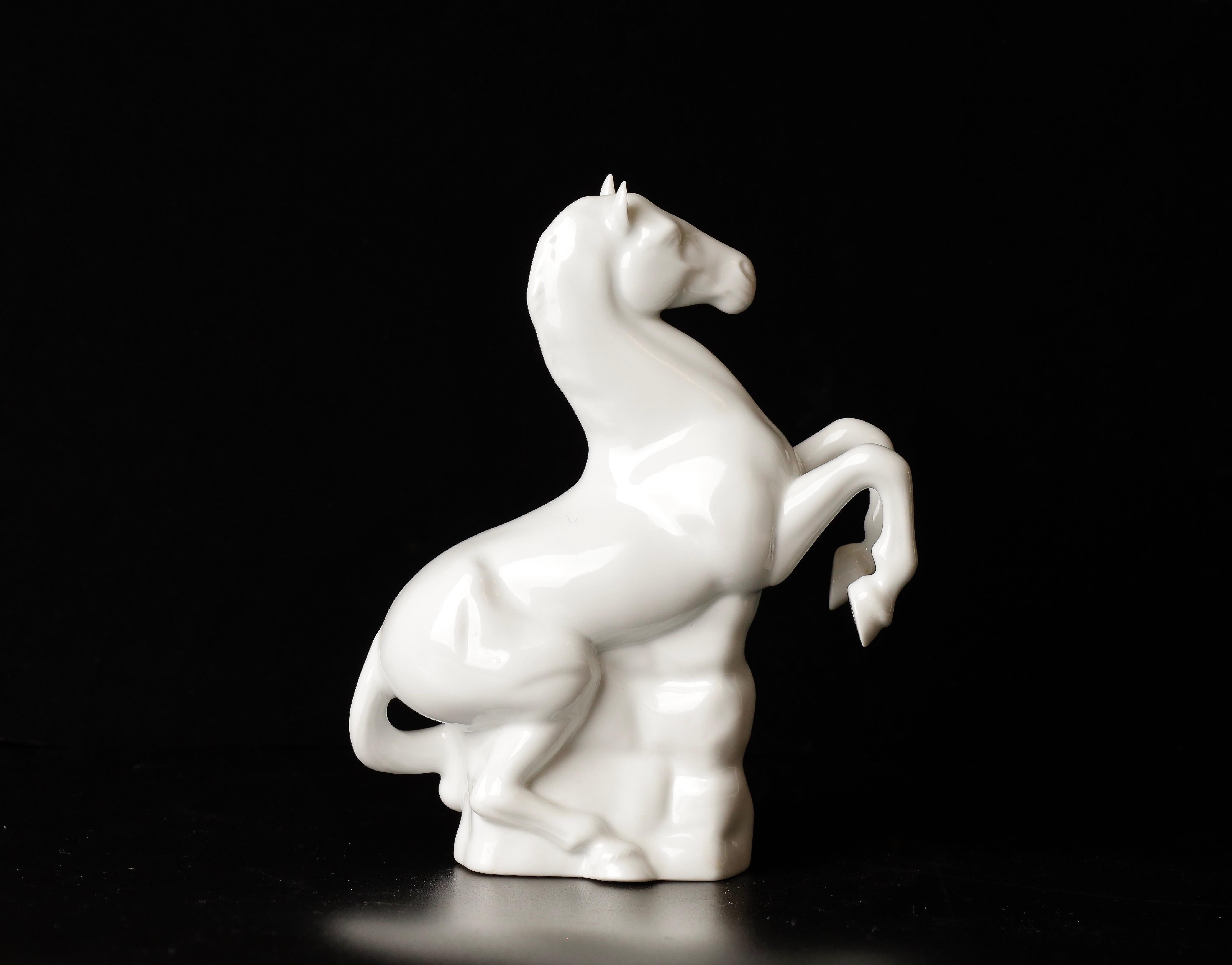 Beautiful Porcelain Horse Okimono Object by Shozan For Sale 3