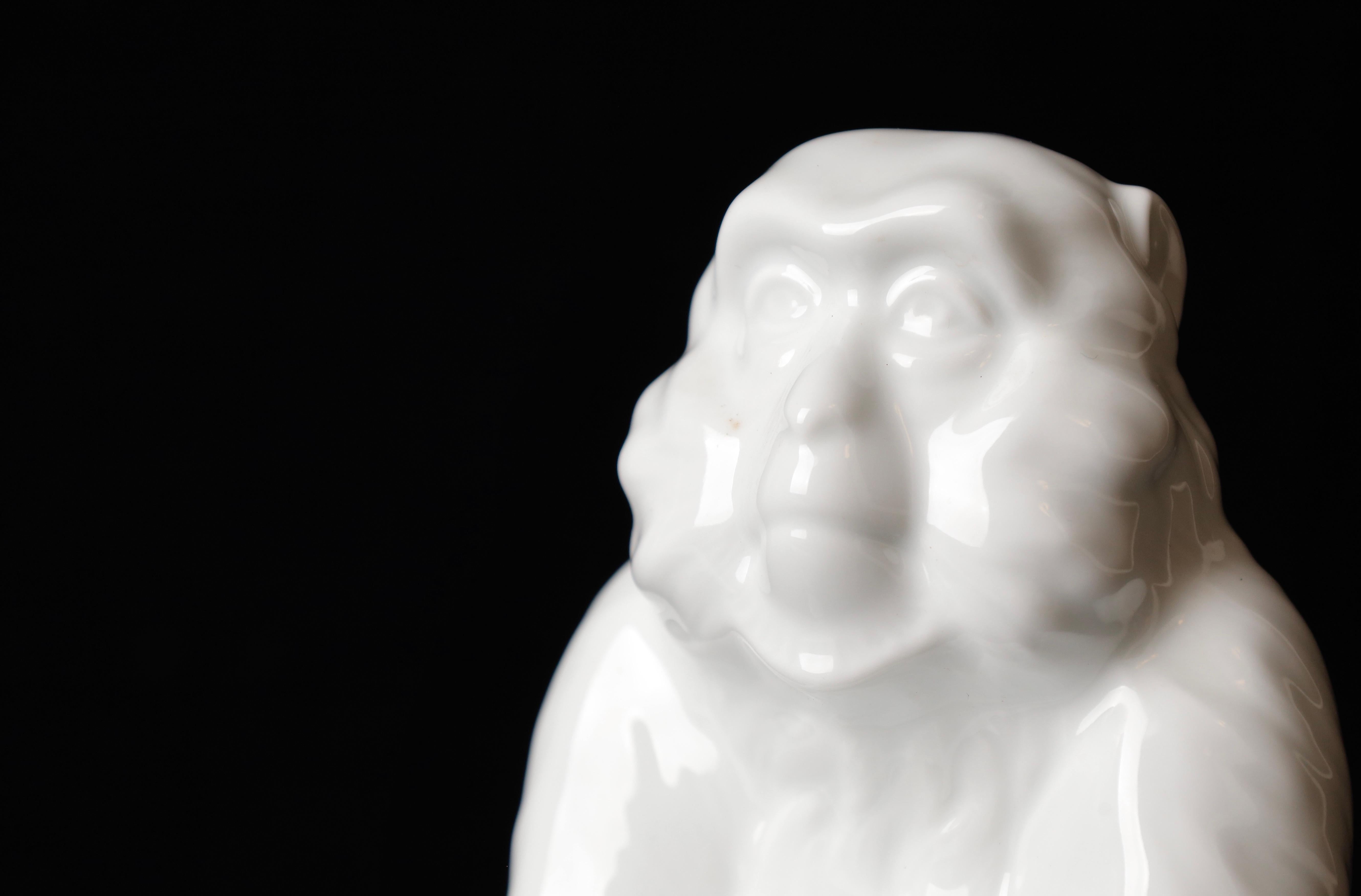 Beautiful Porcelain Monkey Okimono Object by Shozan In Excellent Condition For Sale In Fukuoka, JP