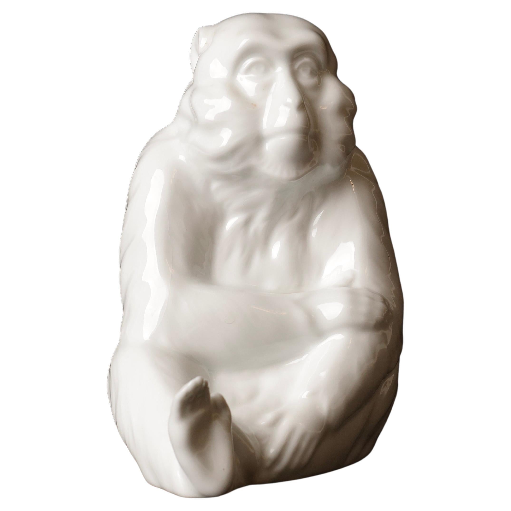 Schönes Okimono-Objekt aus Porzellan mit Affenmotiv von Shozan