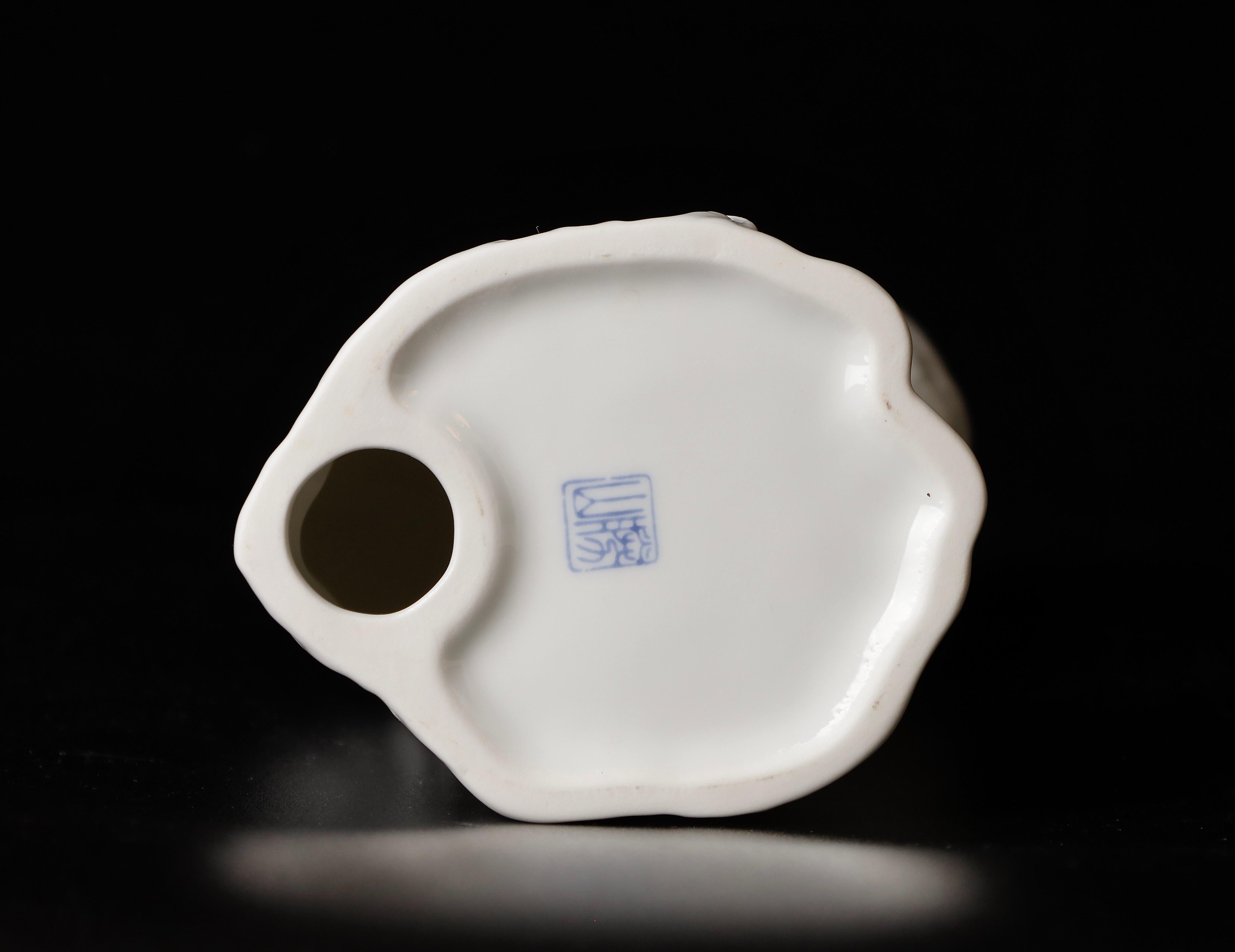 Magnifique objet Okimono en porcelaine avec coq par Shozan en vente 10