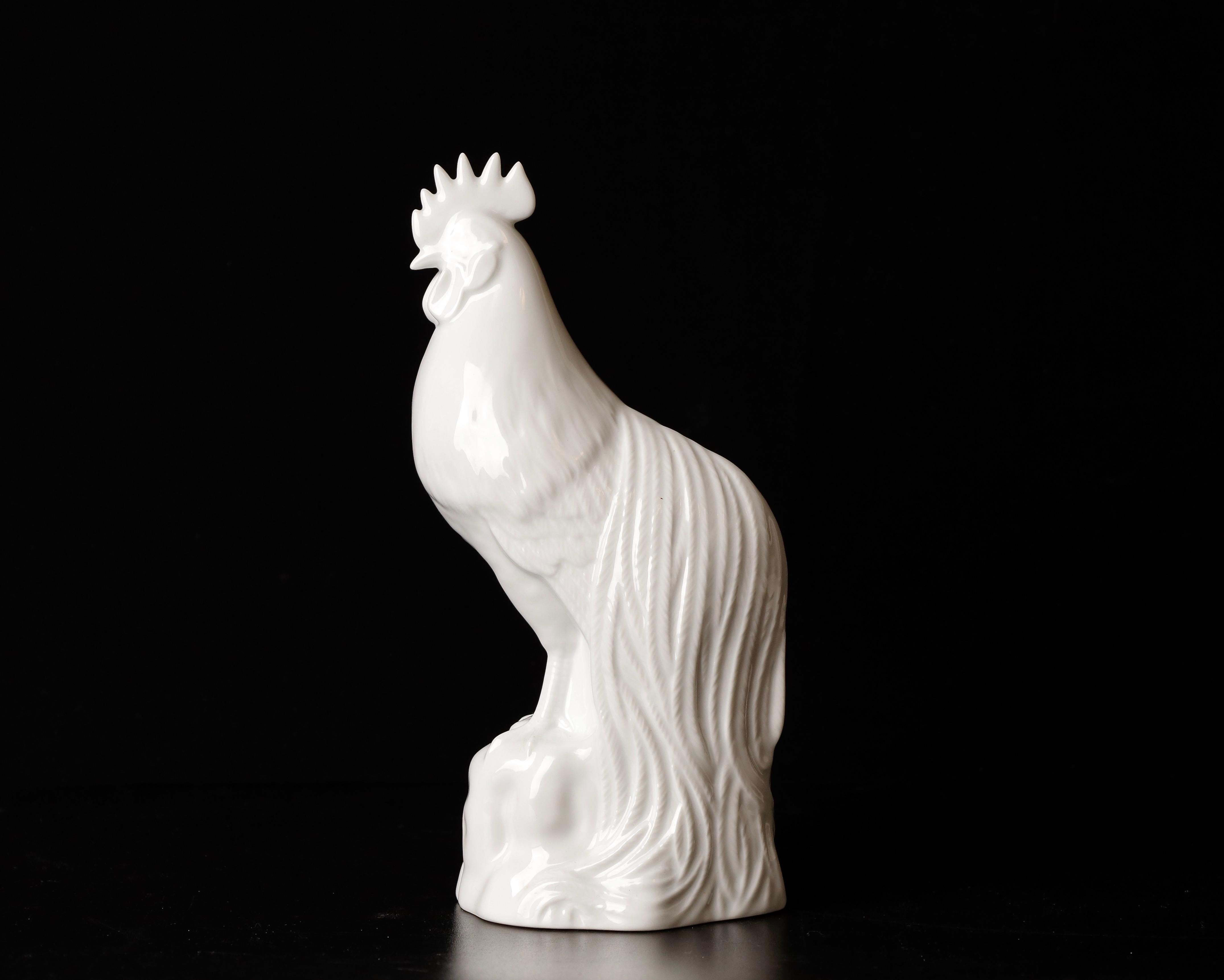 Showa Magnifique objet Okimono en porcelaine avec coq par Shozan en vente
