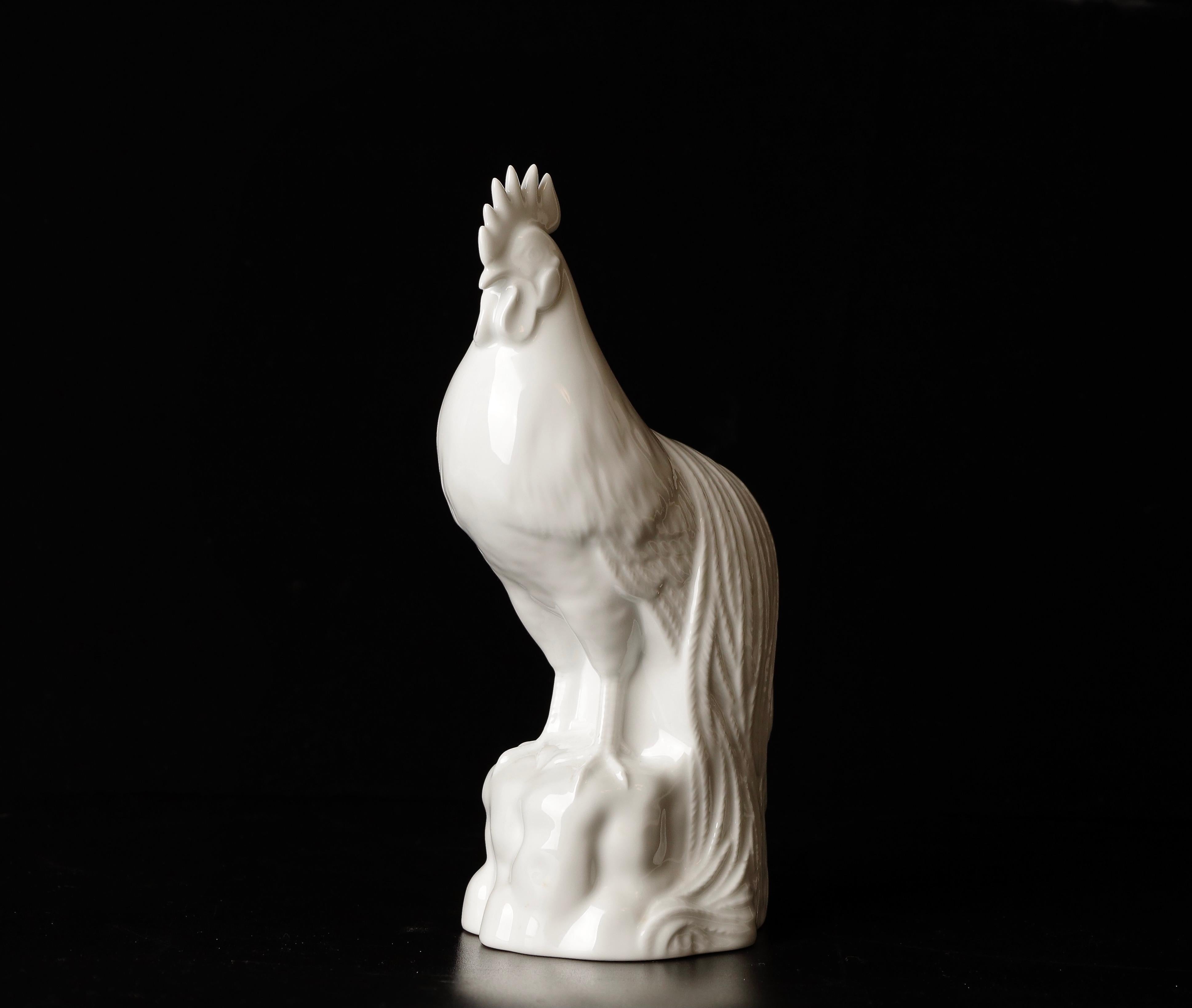 Japonais Magnifique objet Okimono en porcelaine avec coq par Shozan en vente