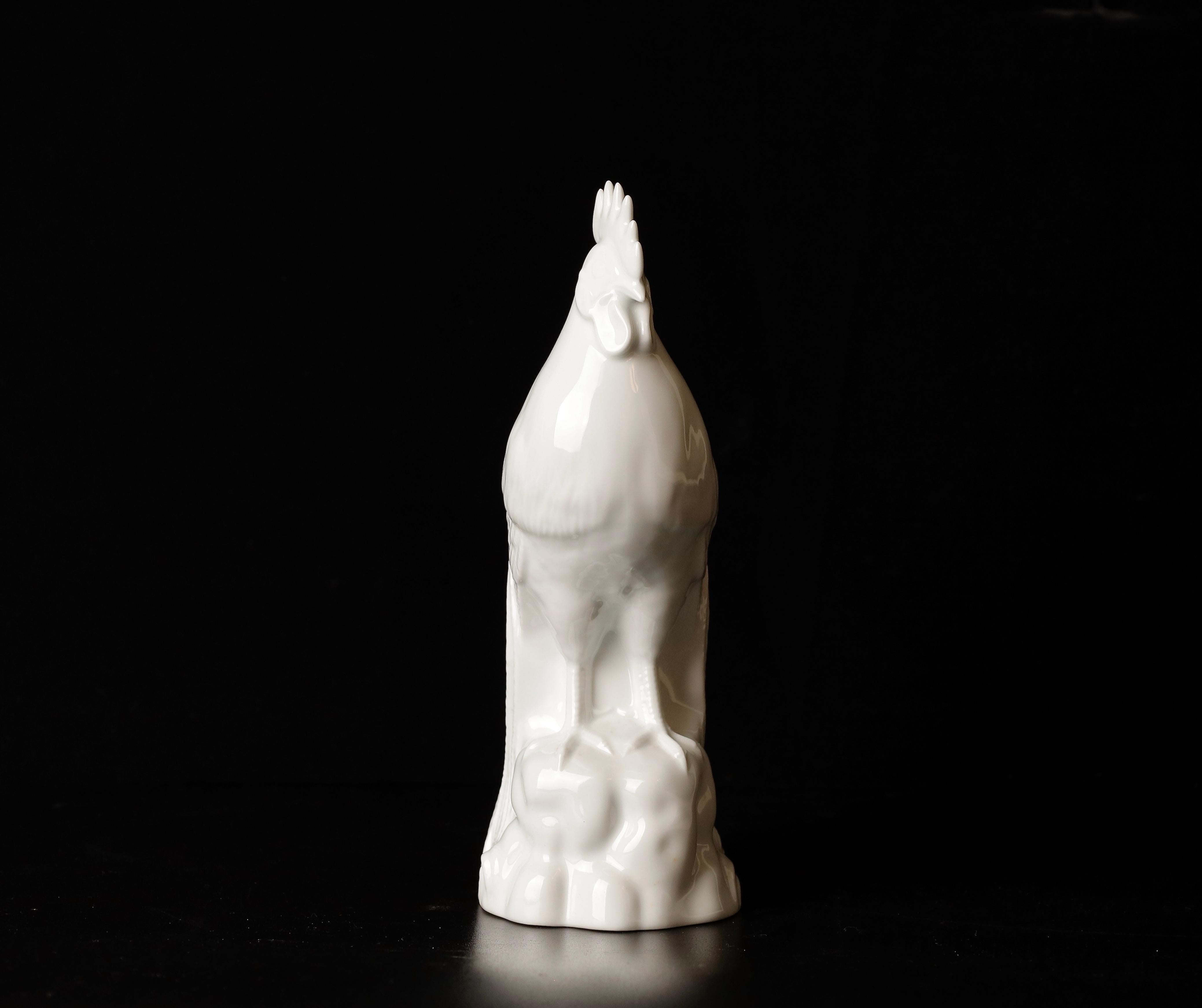 20ième siècle Magnifique objet Okimono en porcelaine avec coq par Shozan en vente