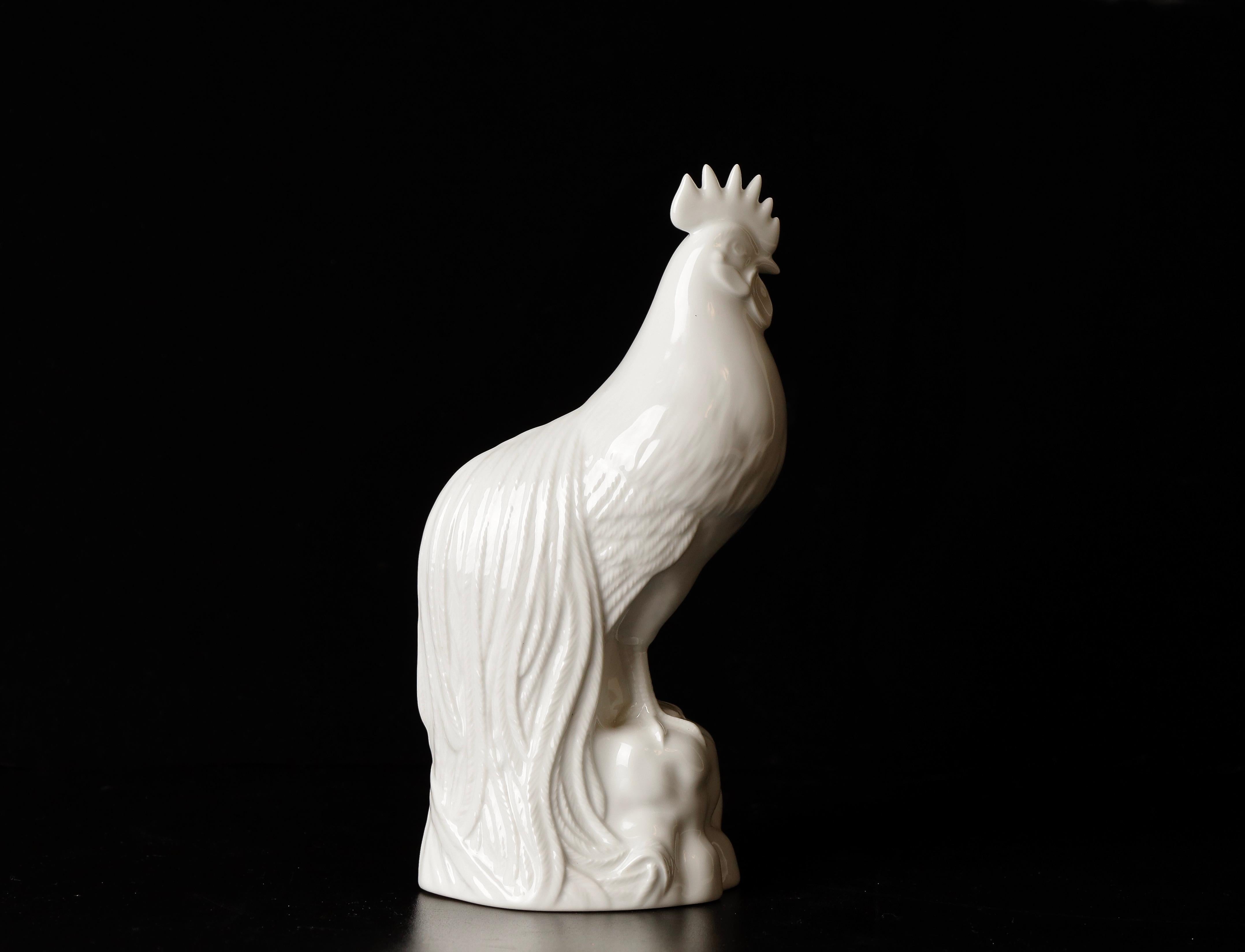 Beautiful Porcelain Rooster Okimono Object by Shozan For Sale 1