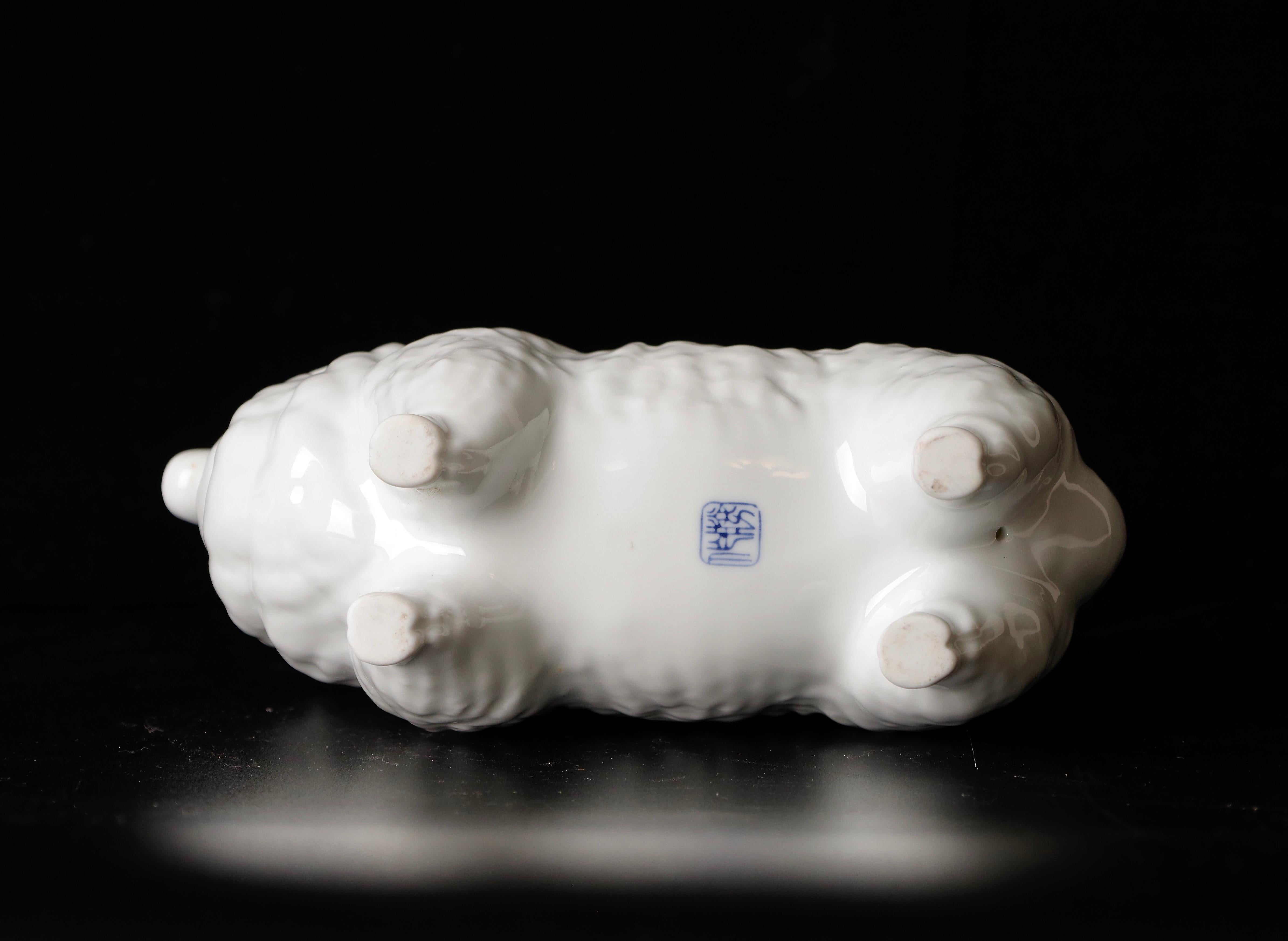 Beautiful Porcelain Sheep Okimono Object by Shozan For Sale 8