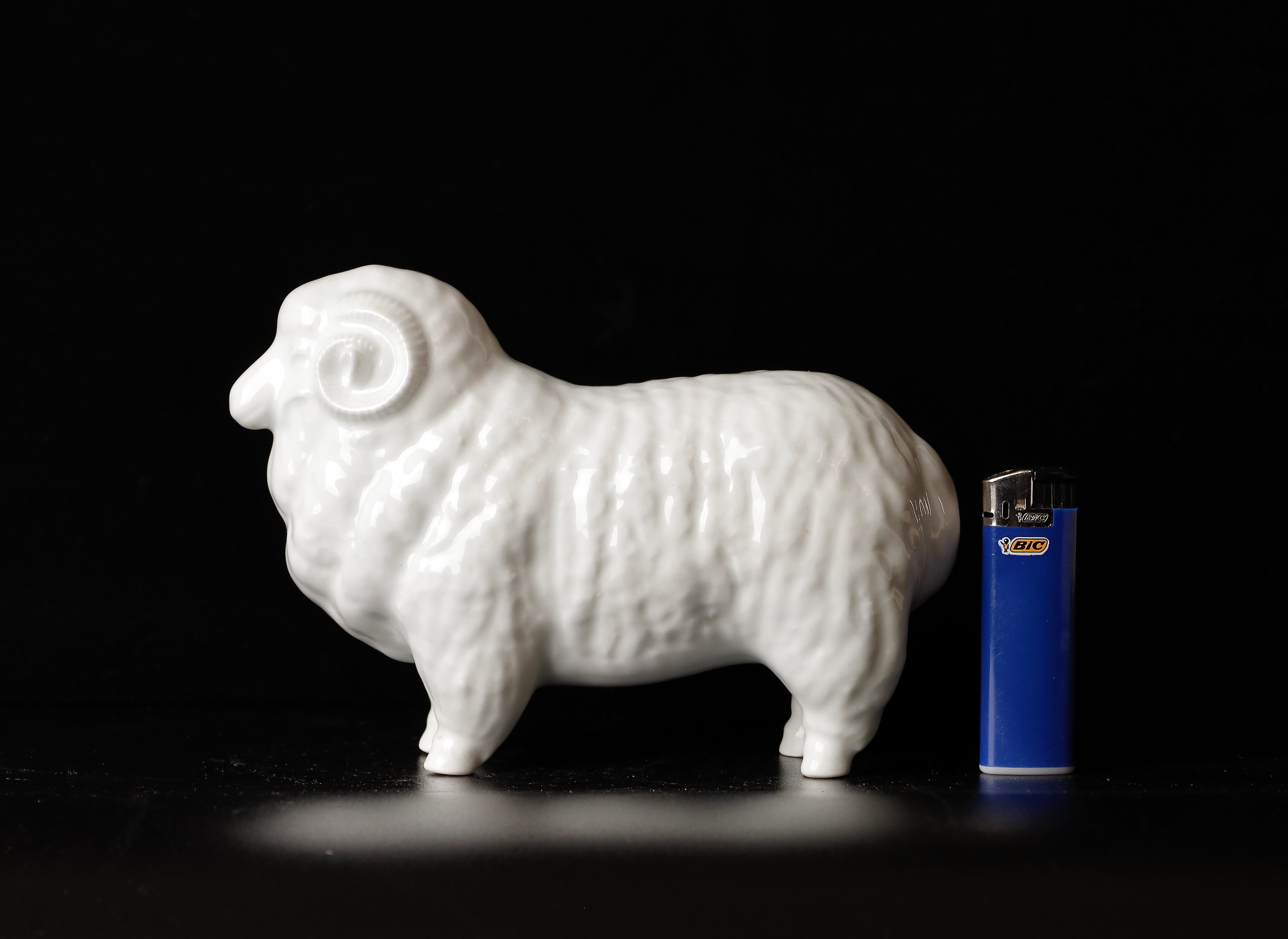 Beautiful Porcelain Sheep Okimono Object by Shozan For Sale 7
