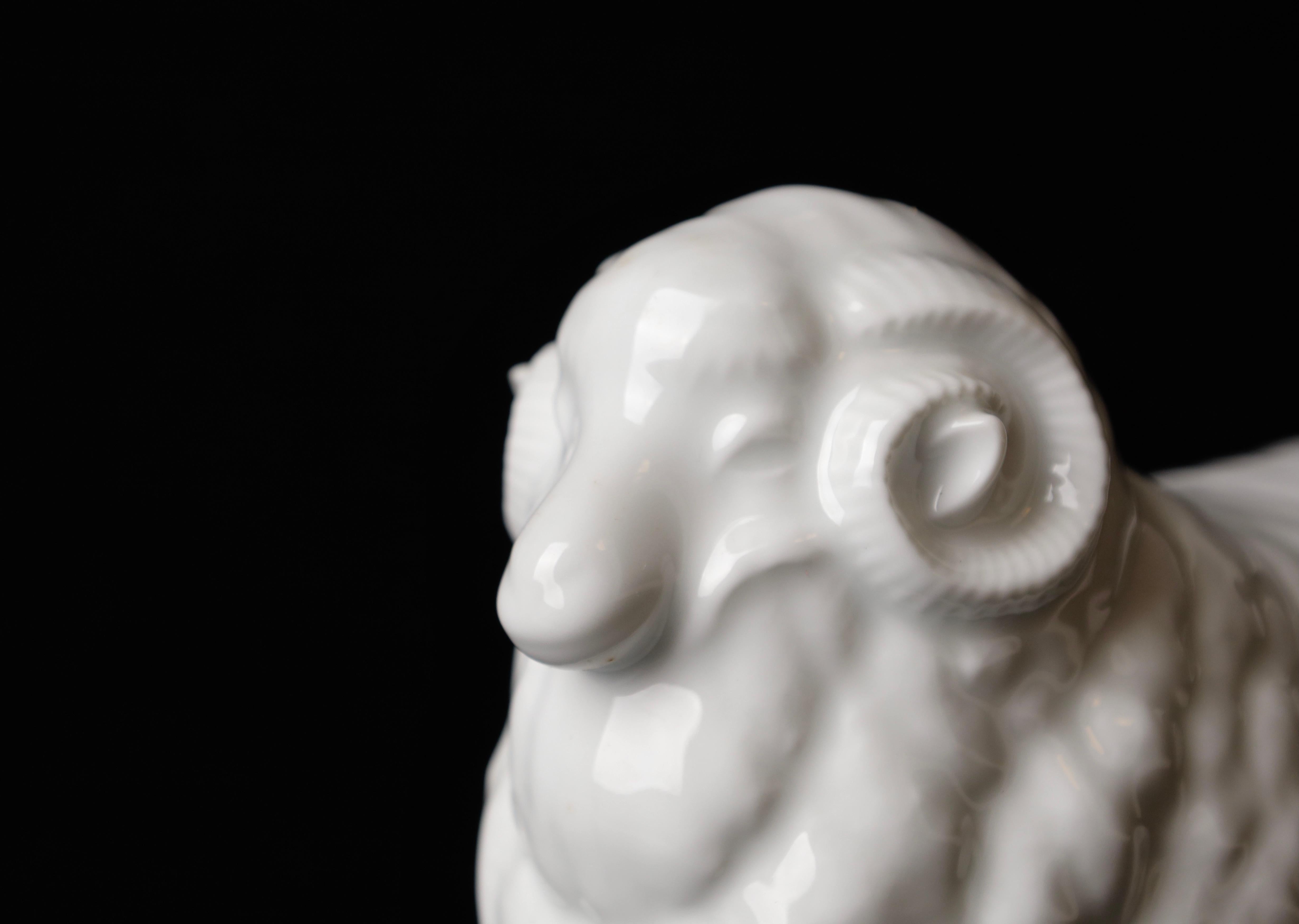 Beautiful Porcelain Sheep Okimono Object by Shozan In Excellent Condition For Sale In Fukuoka, JP