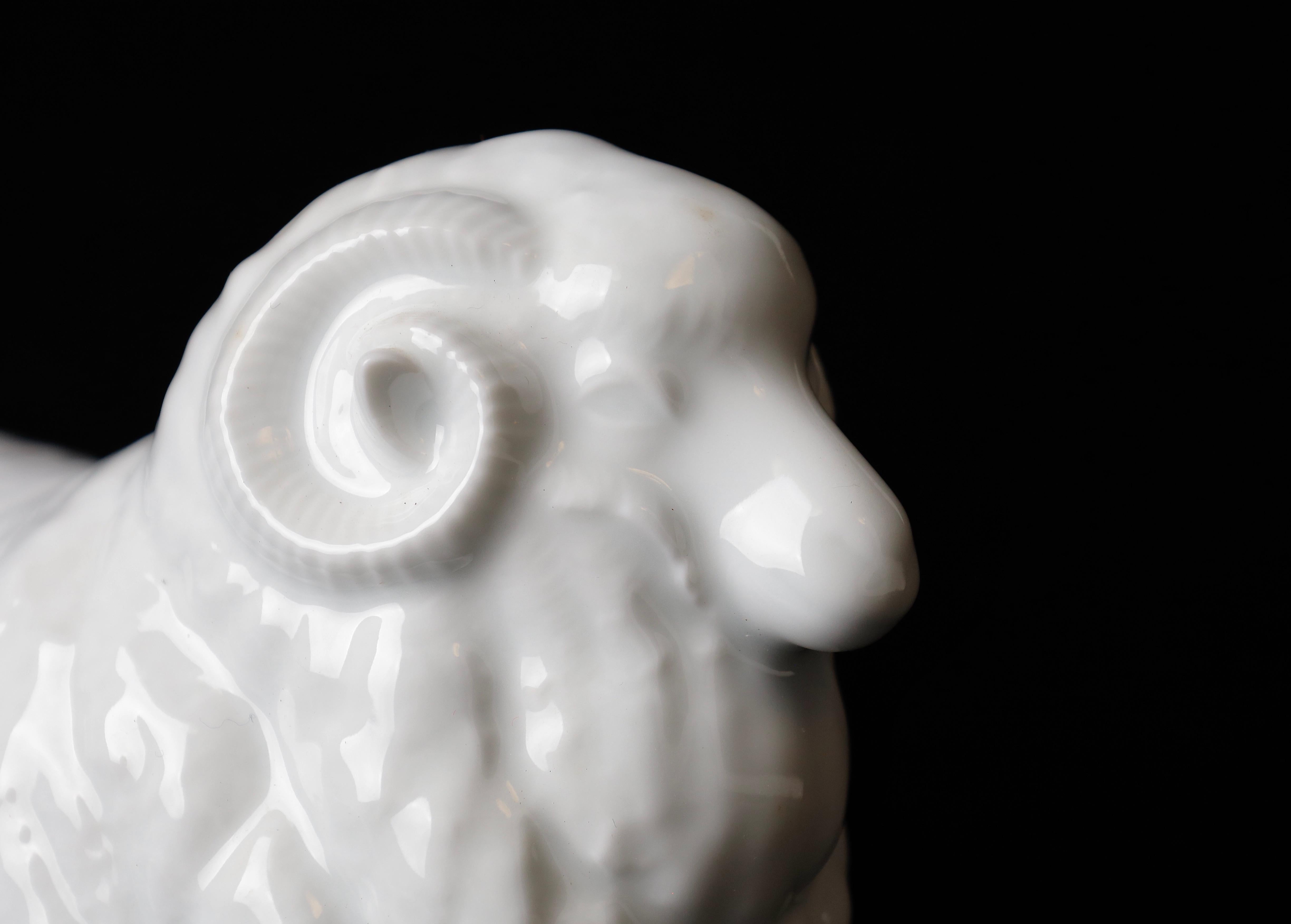 Beautiful Porcelain Sheep Okimono Object by Shozan For Sale 2