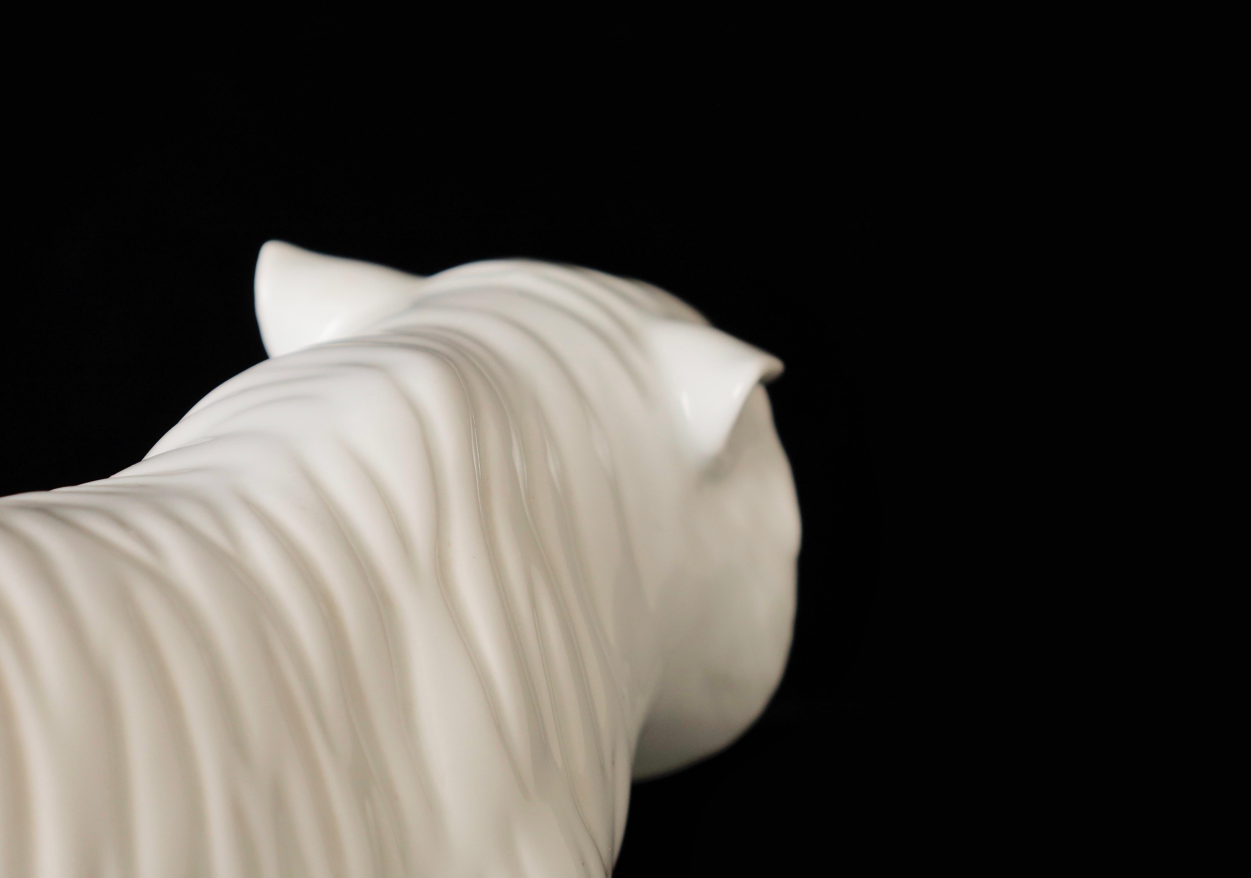 Beautiful Porcelain Tiger Okimono Object by Shozan For Sale 6
