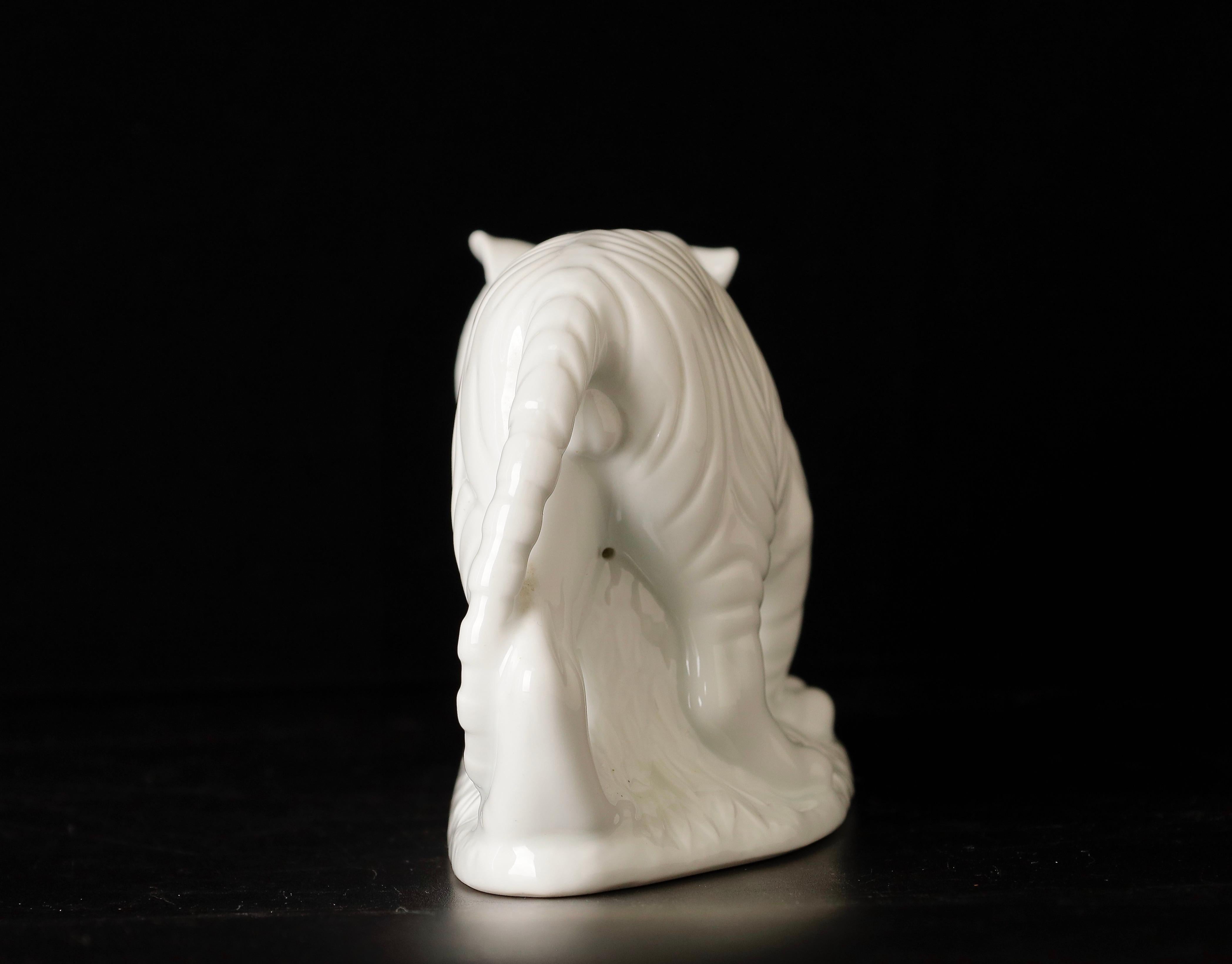Beautiful Porcelain Tiger Okimono Object by Shozan For Sale 7