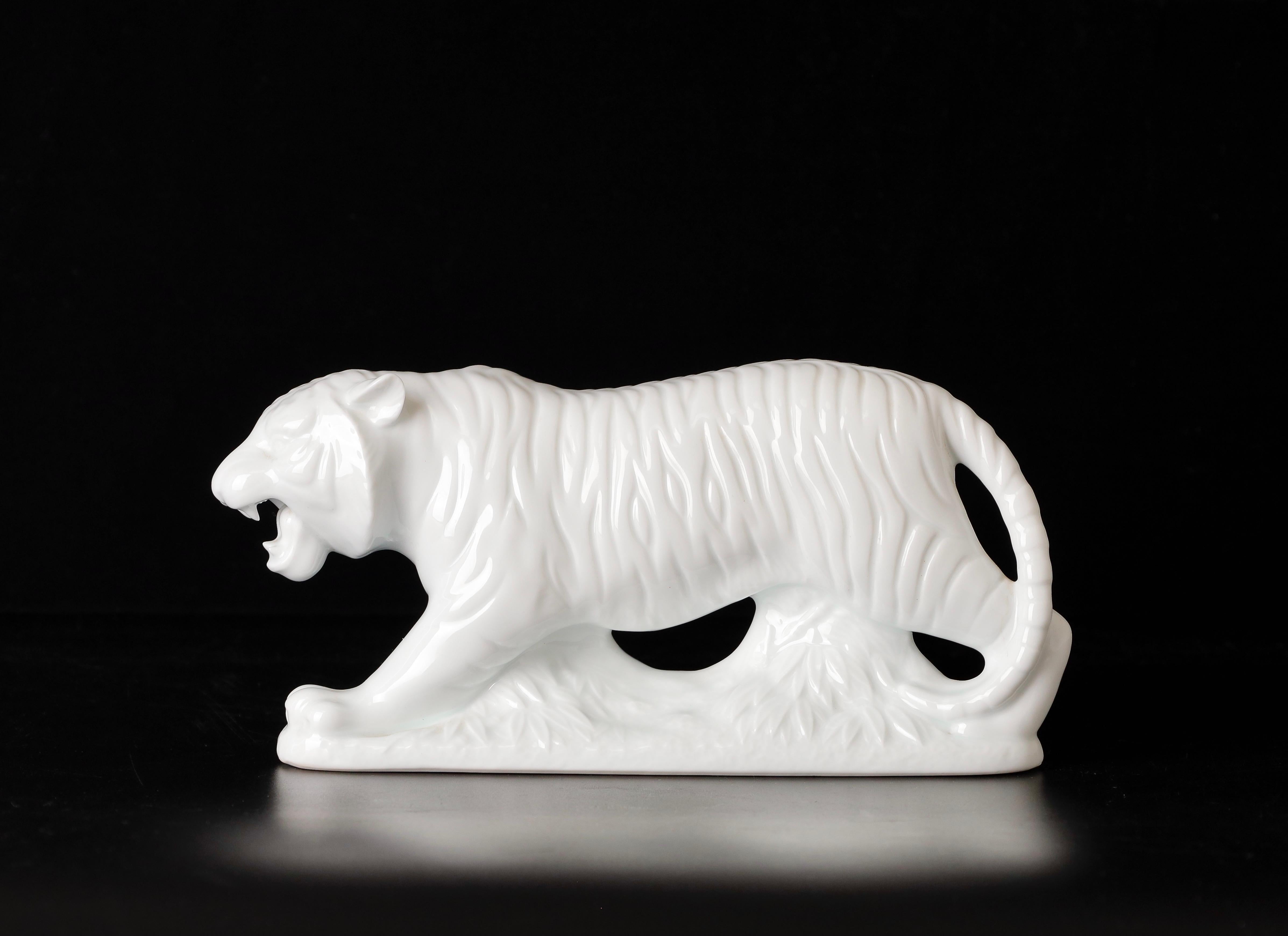 Showa Beautiful Porcelain Tiger Okimono Object by Shozan For Sale