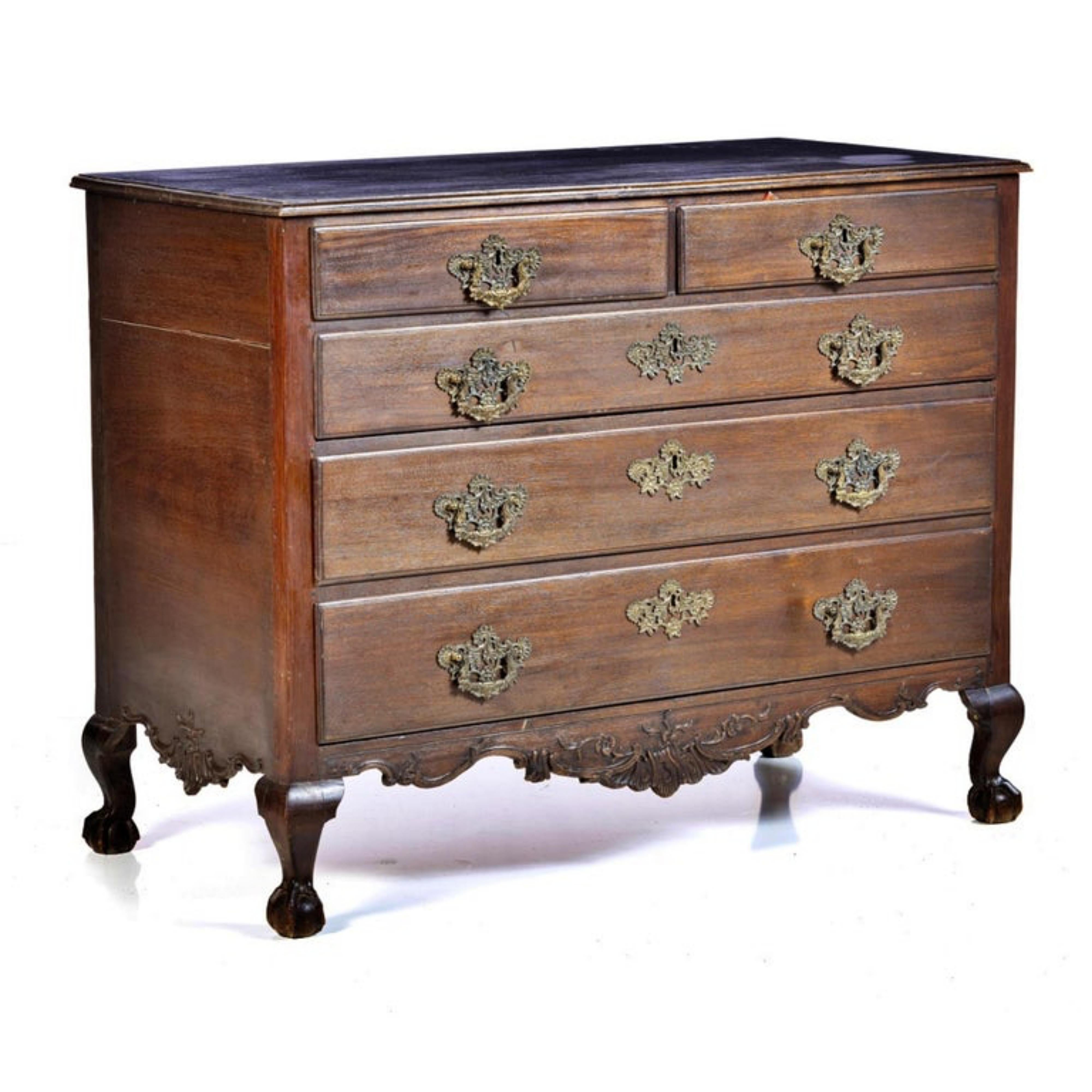 COMMODE PORTOGHESE XVIII secolo.

In legno di mogano con due cassetti e tre cassetti grandi.
Dimensioni: 100 x 123 x 64 cm.
Buone condizioni.