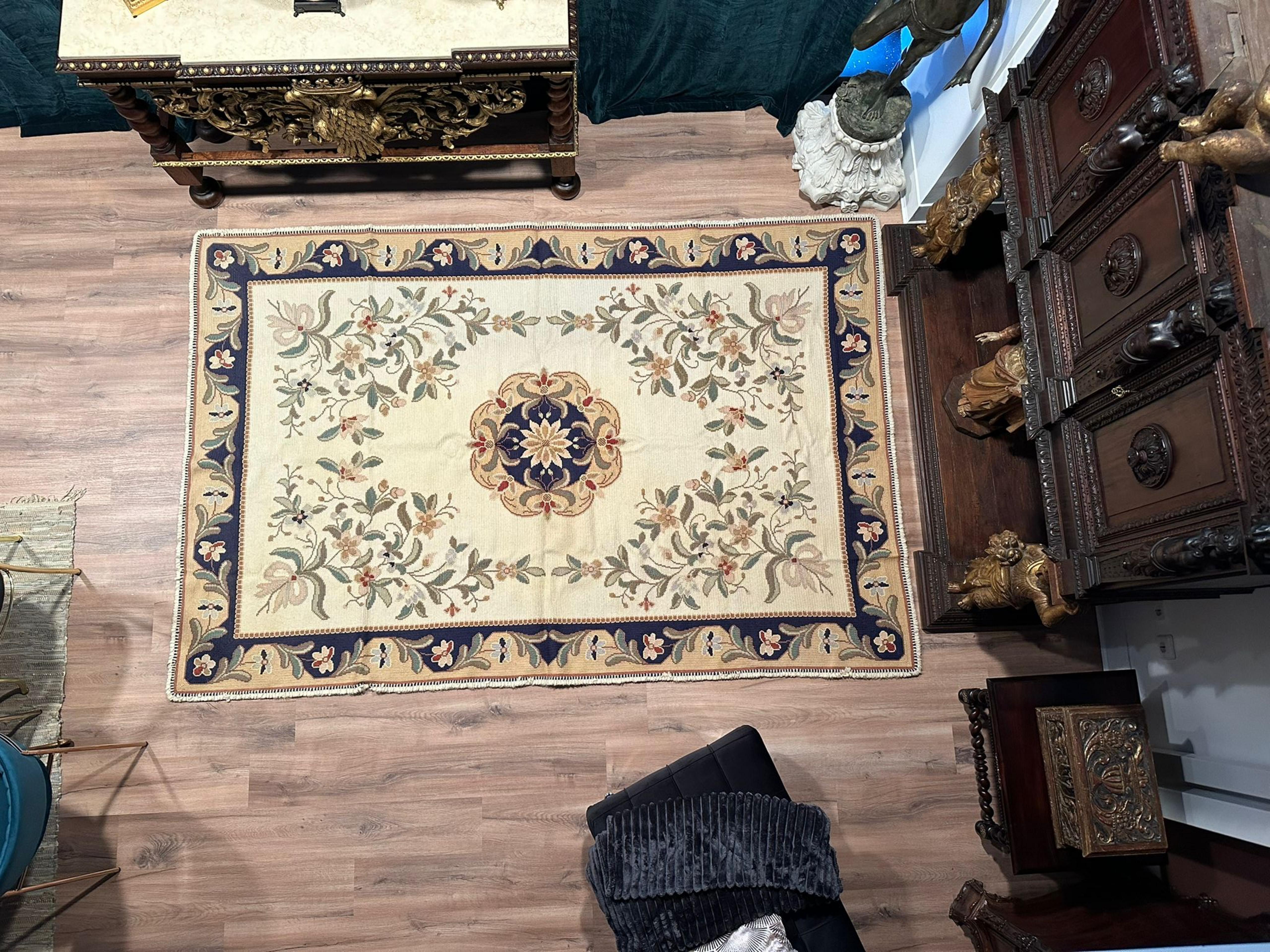 Moderne Magnifique tapis portugais Arraiolos 20ème siècle en vente