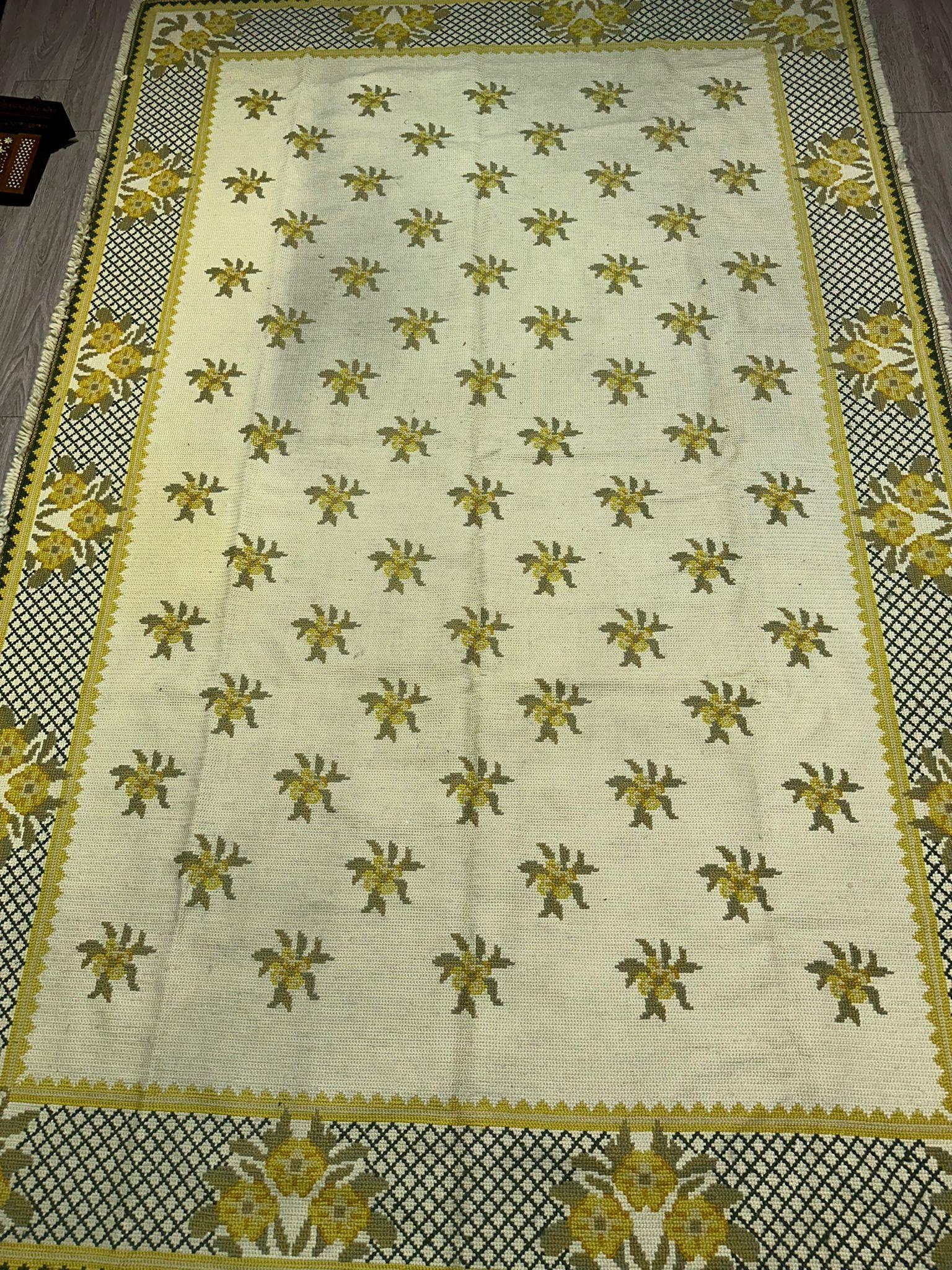 Laine Magnifique tapis portugais Arraiolos 20ème siècle en vente