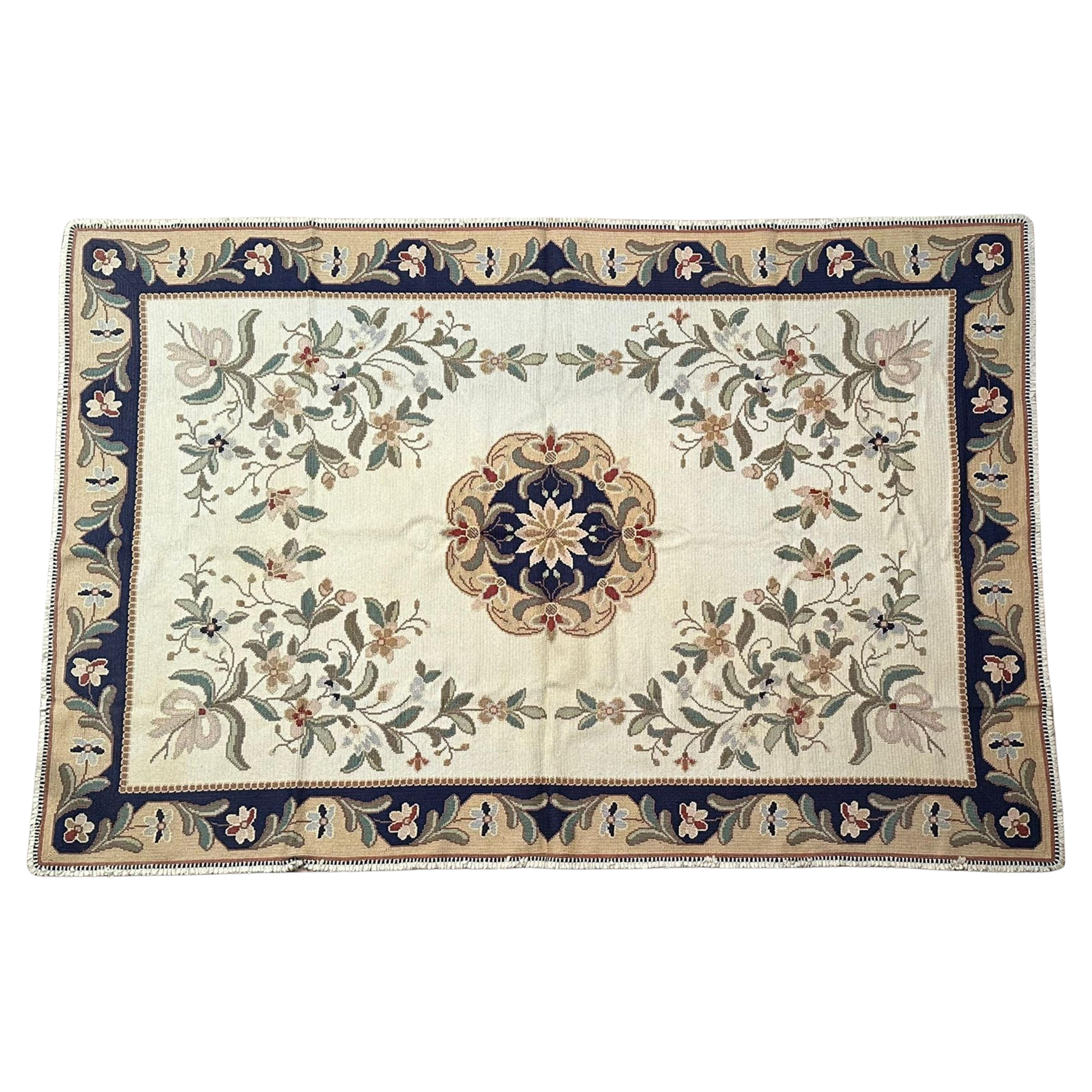 Schöner portugiesischer Teppich „ Arraiolos“ aus dem 20. Jahrhundert