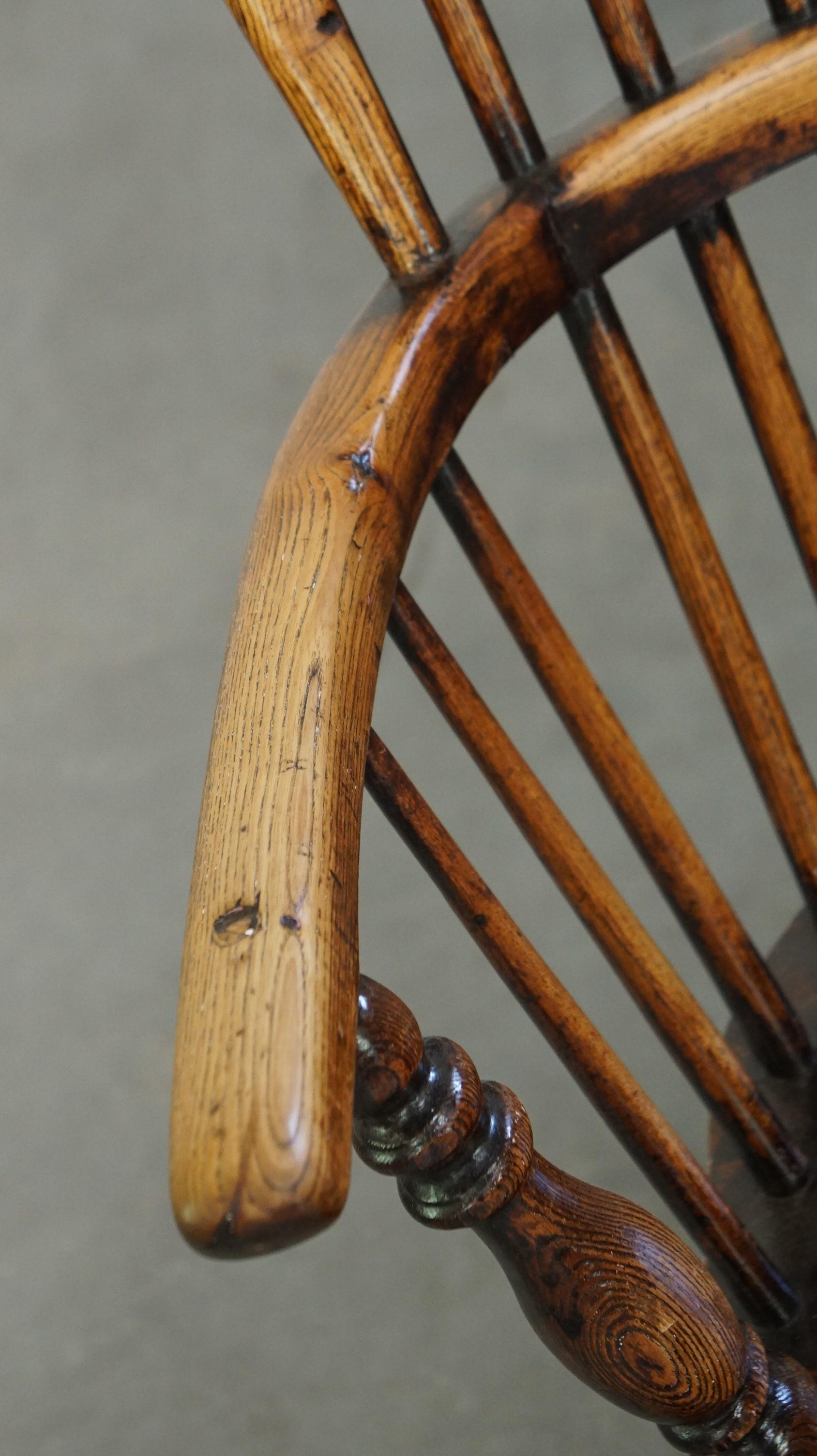 Beautiful, practical antique English highback Windsor chair with a lovely patina For Sale 1