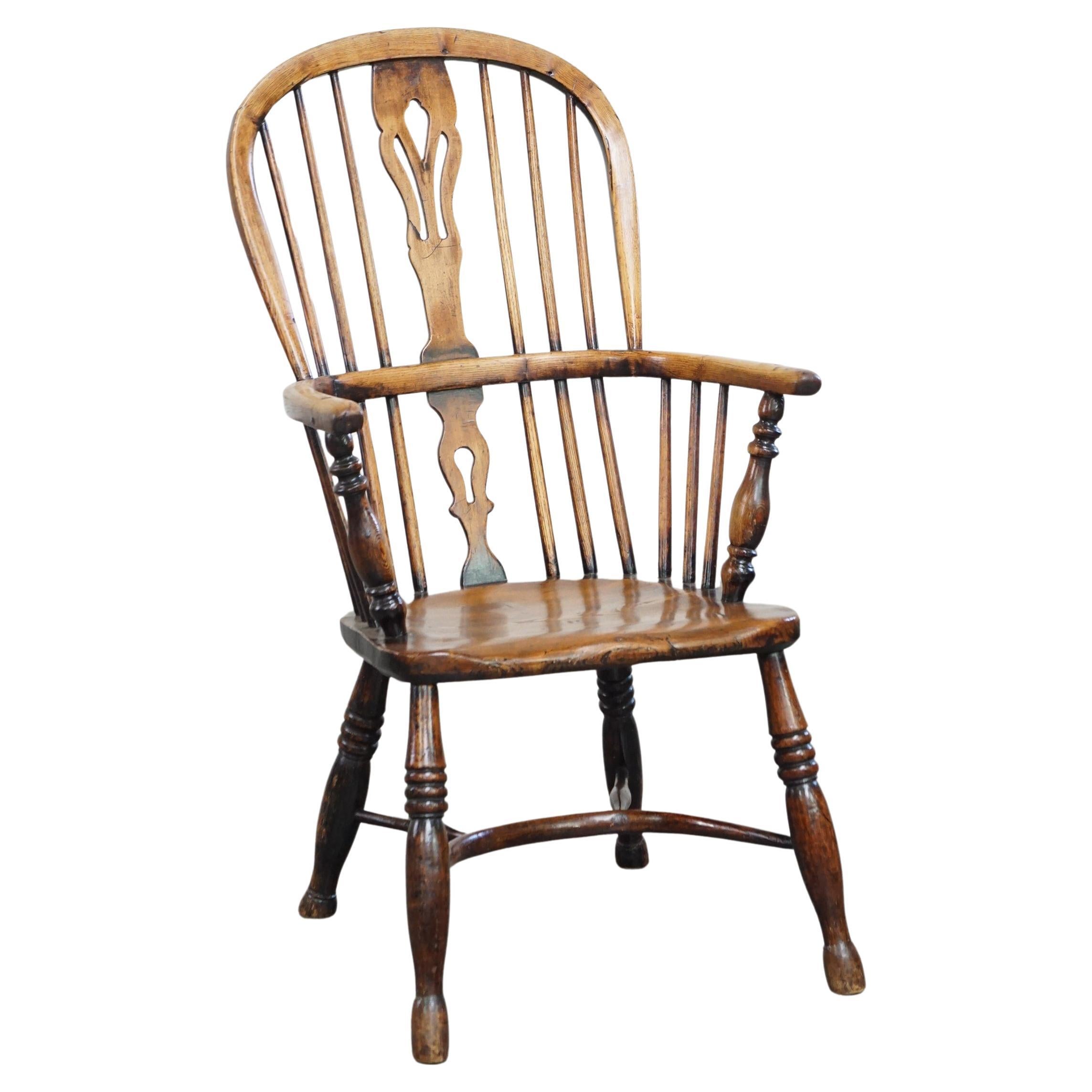 Preciosa y práctica silla Windsor inglesa antigua de respaldo alto con una preciosa pátina