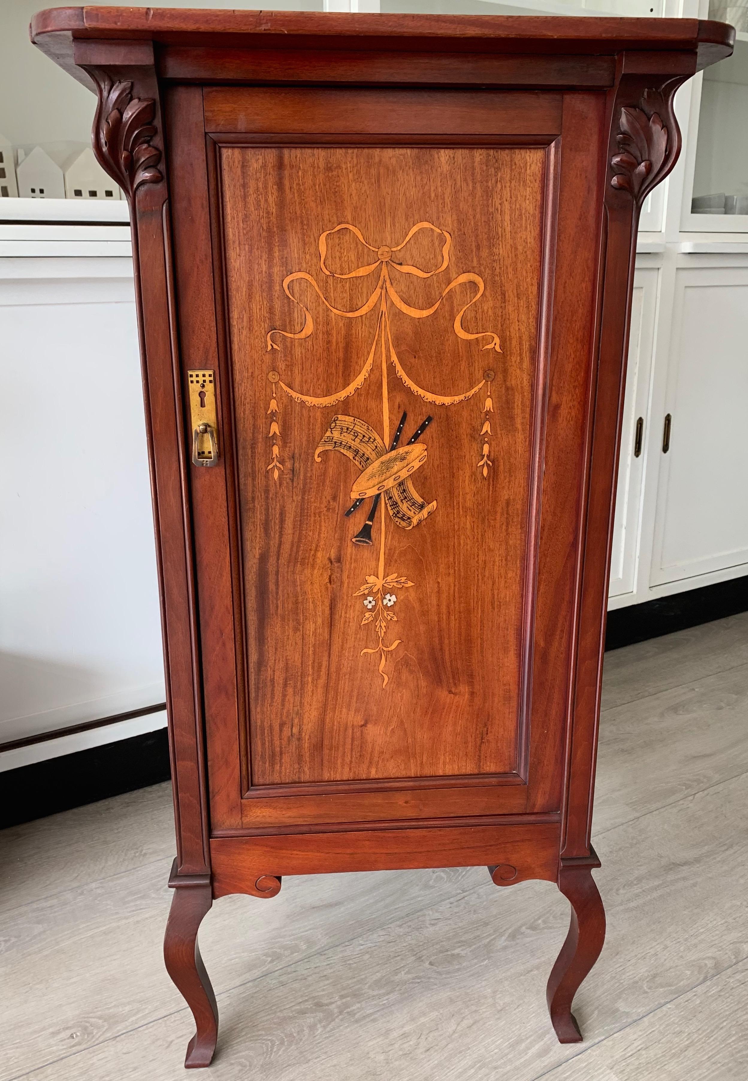 Wonderful design and condition music cabinet, circa 1930.

This early 20th century, French cabinet is another great example of the quality and beauty that was made in Europe in those days. The quality of the inlaid ribbon and also that of the